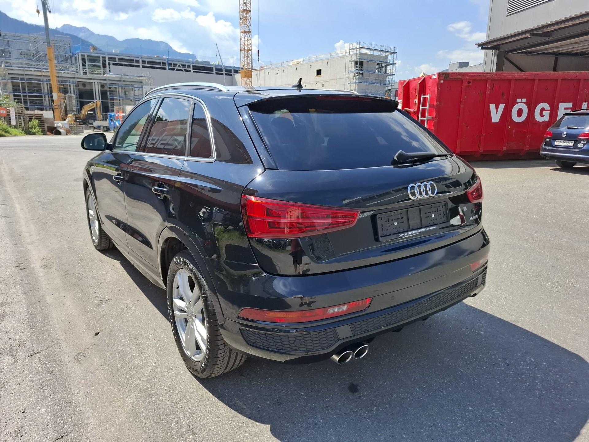AUDI Q3 2.0 TDI design quattro S-tronic-image-2