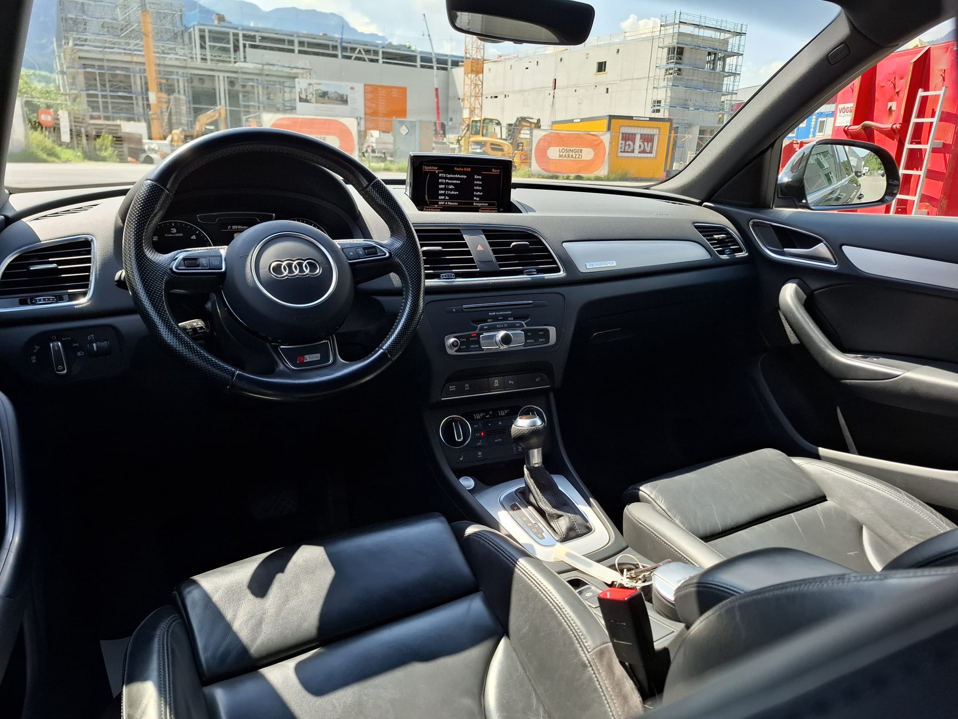 AUDI Q3 2.0 TDI design quattro S-tronic-image-4
