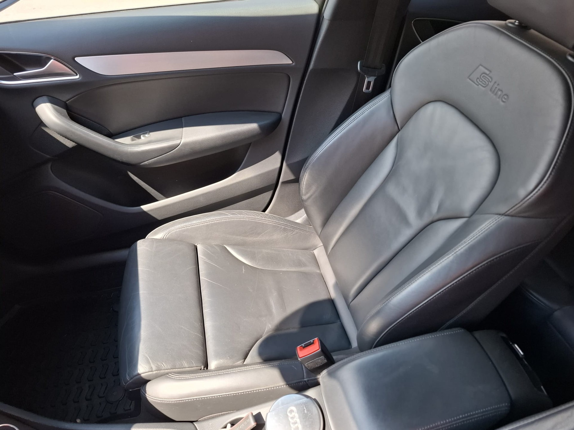 AUDI Q3 2.0 TDI design quattro S-tronic-image-7