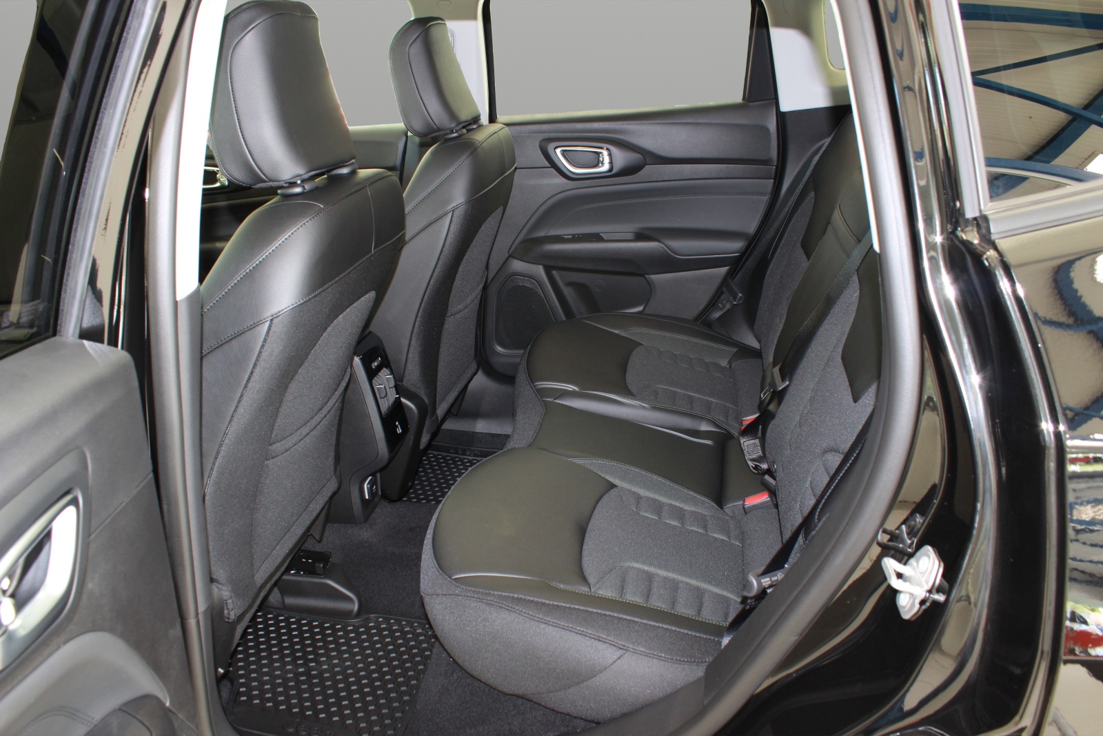 JEEP Compass 1.3 T PHEV North Star SKY AWD-image-11