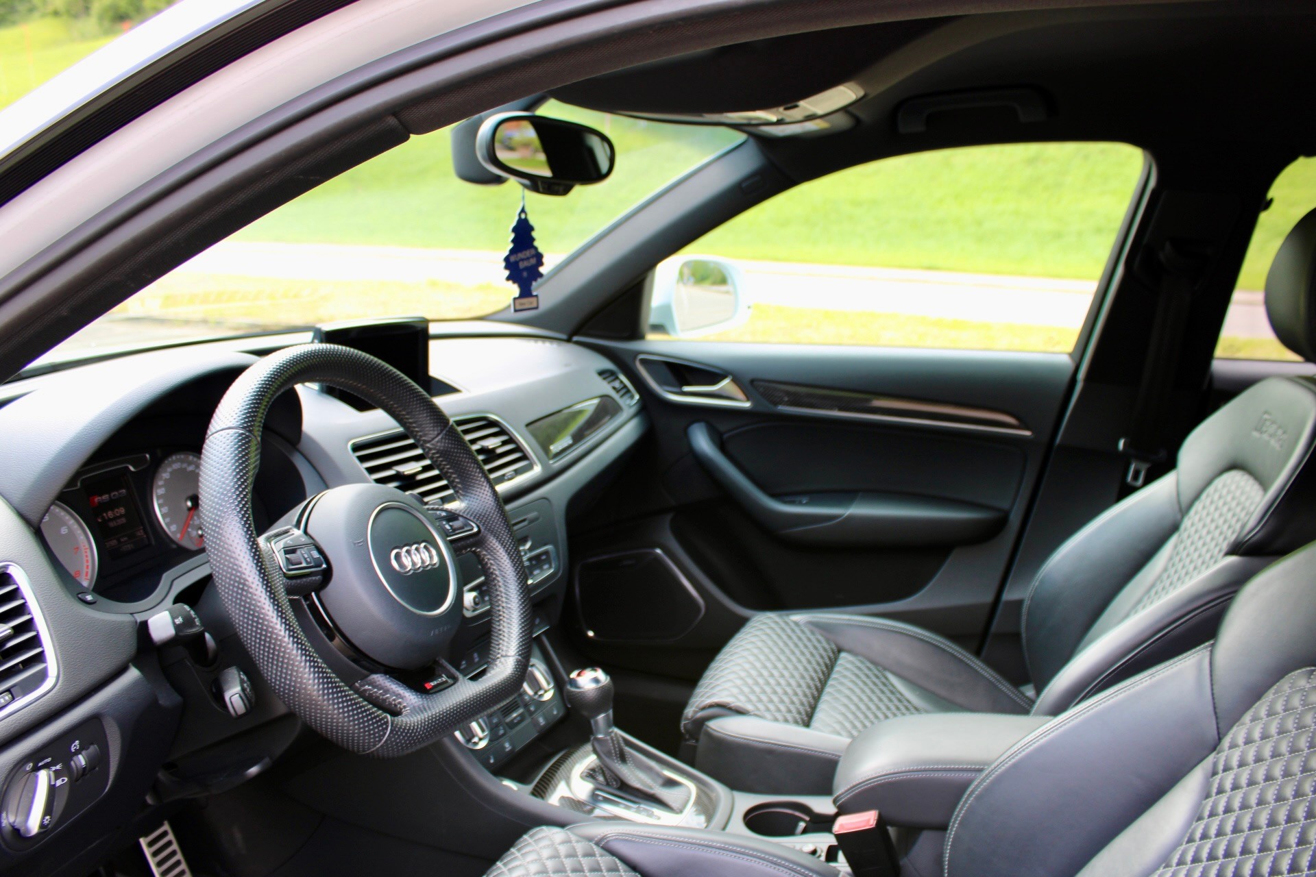 AUDI RS Q3 2.5 TFSI quattro S-tronic-image-8