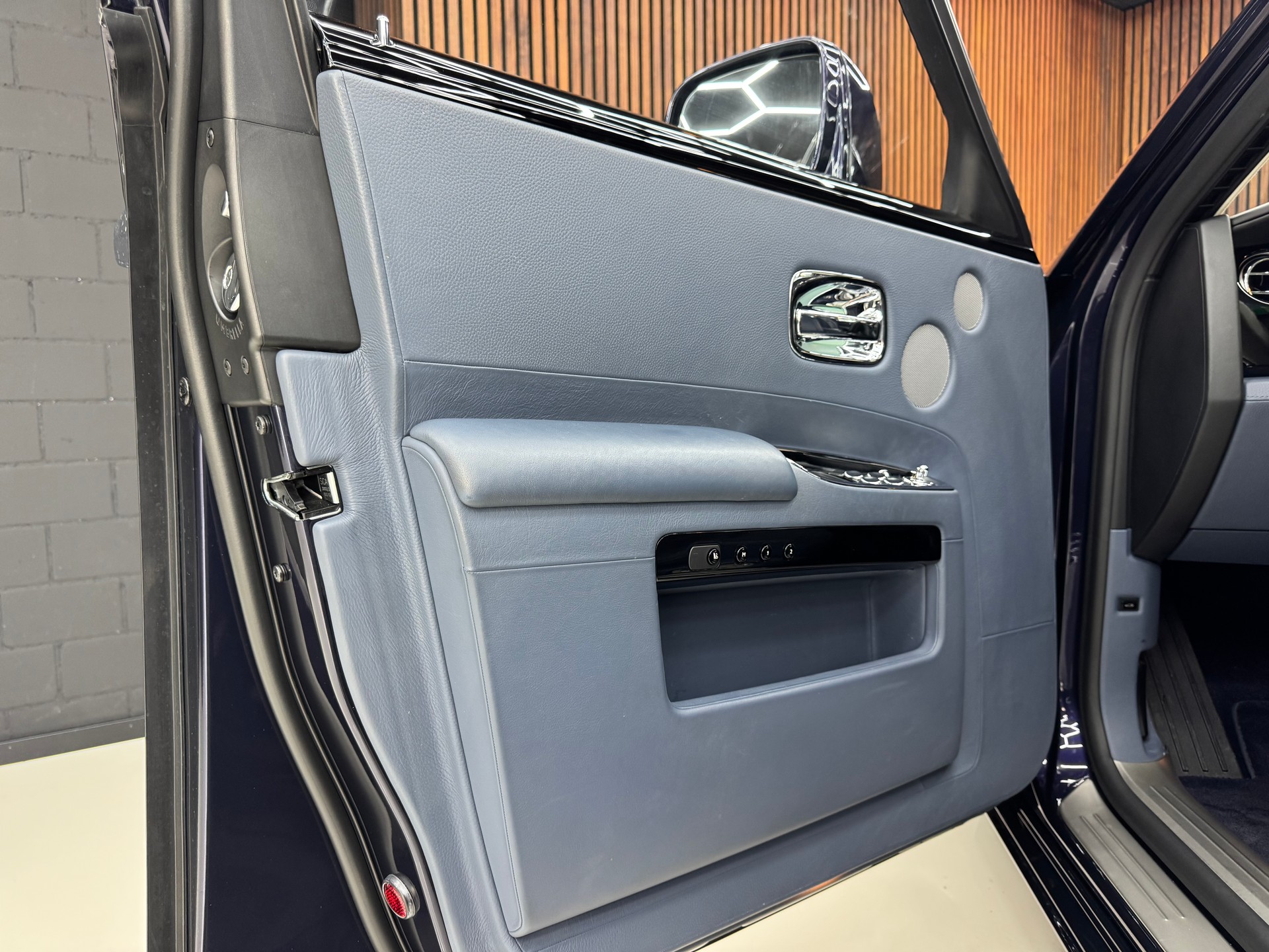 ROLLS-ROYCE GHOST-image-13
