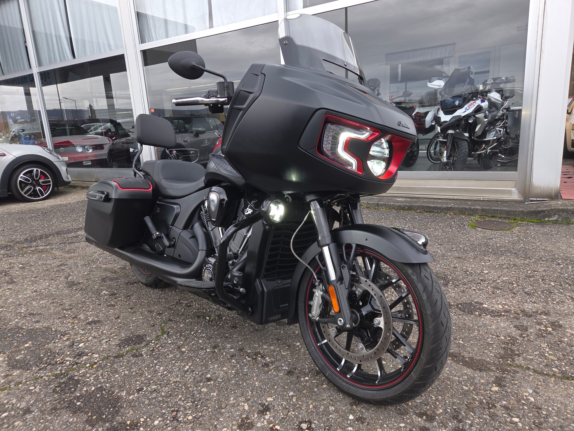 INDIAN Challenger Dark Horse