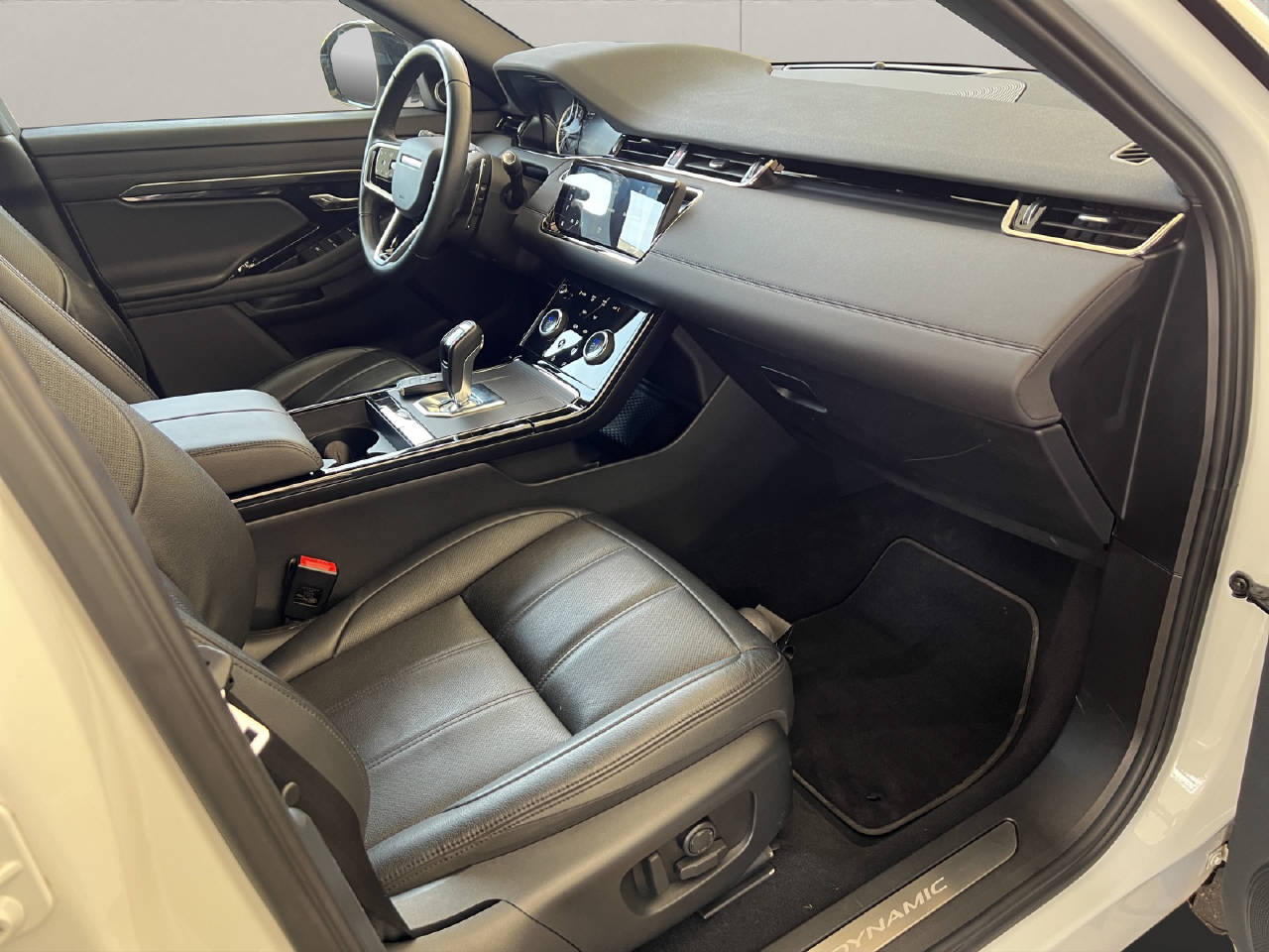 LAND ROVER Range Rover Evoque 2.0 T R-Dynamic SE P200 200PS-image-11