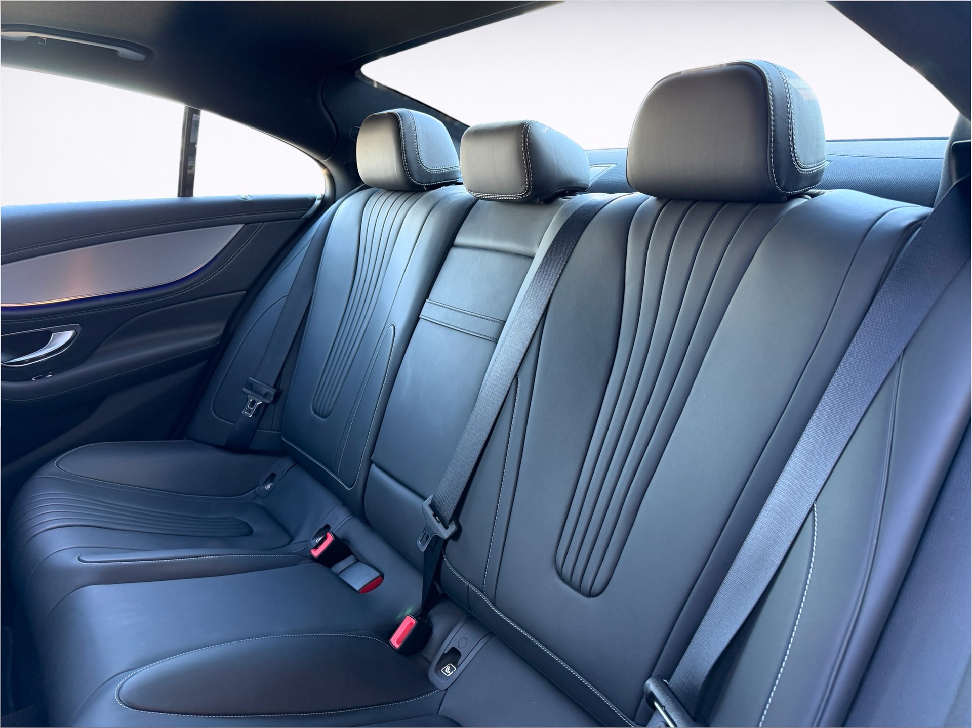 MERCEDES-BENZ CLS 450 4Matic AMG Line 9G-Tronic-image-12