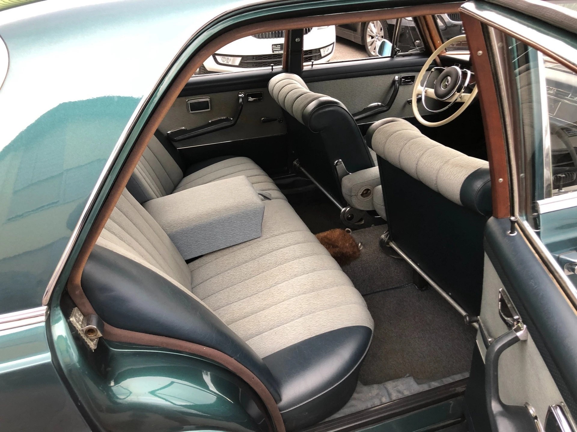 MERCEDES-BENZ 250 SE-image-11