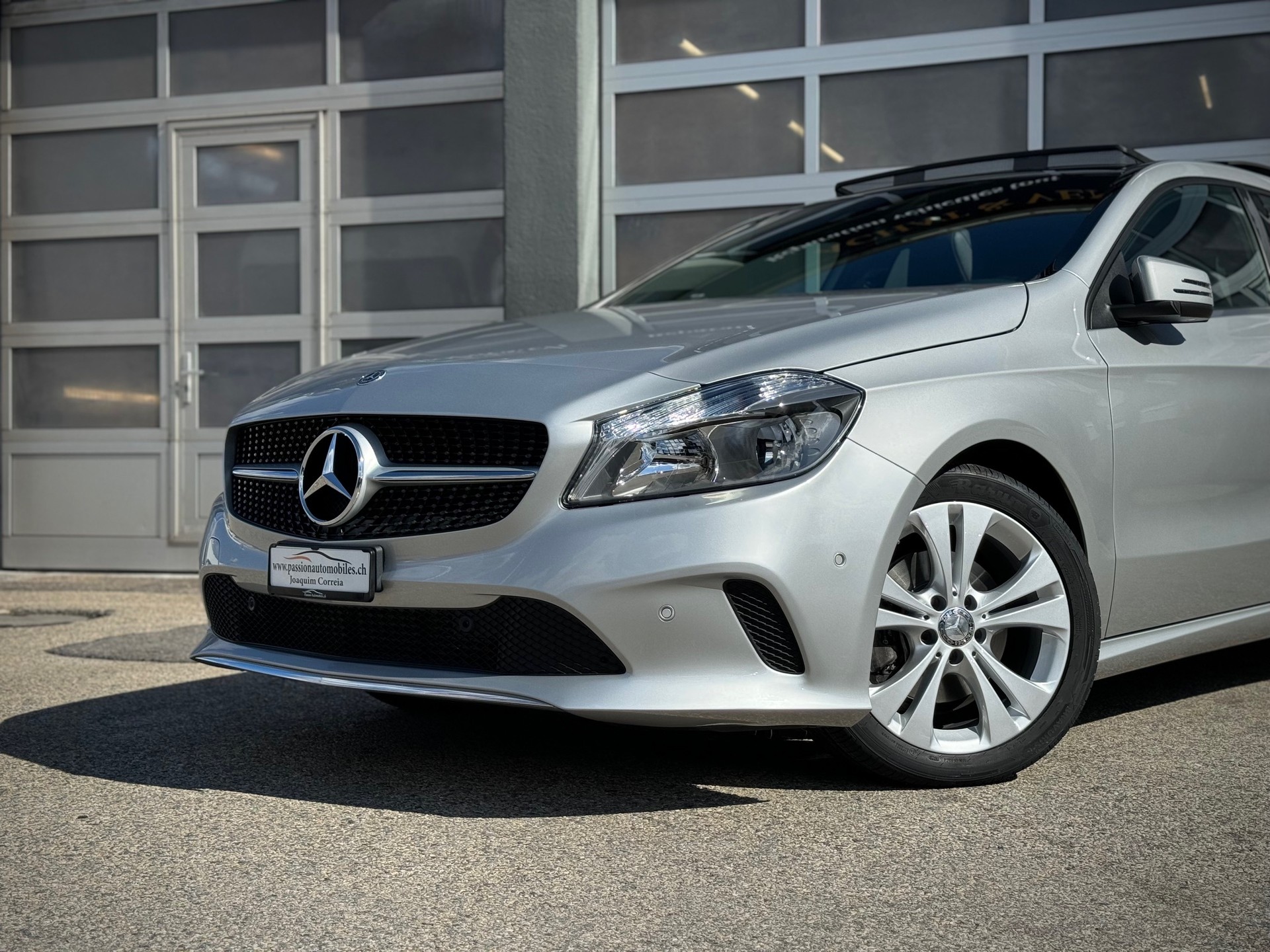 MERCEDES-BENZ A 180 Urban 7G-DCT - Véhicule Suisse (CH)-image-2
