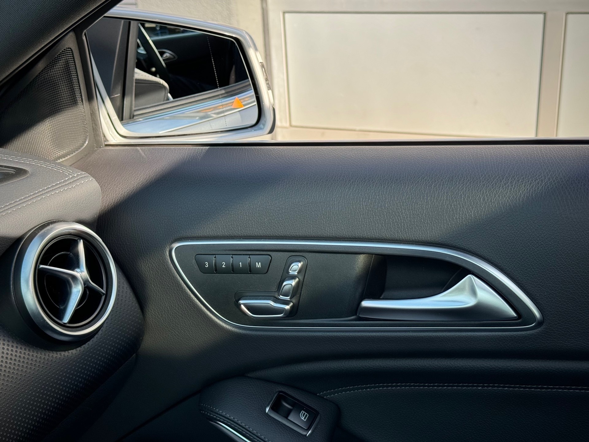 MERCEDES-BENZ A 180 Urban 7G-DCT - Véhicule Suisse (CH)-image-6