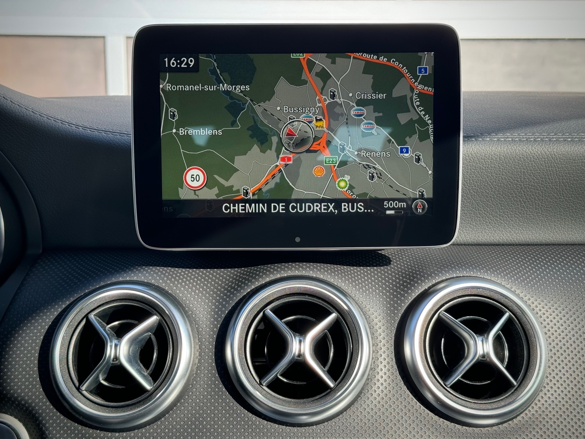 MERCEDES-BENZ A 180 Urban 7G-DCT - Véhicule Suisse (CH)-image-10