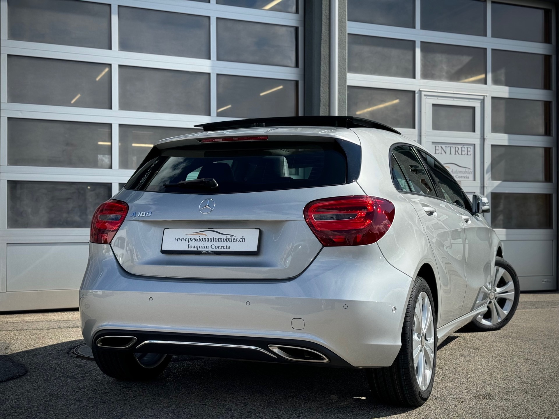 MERCEDES-BENZ A 180 Urban 7G-DCT - Véhicule Suisse (CH)-image-1