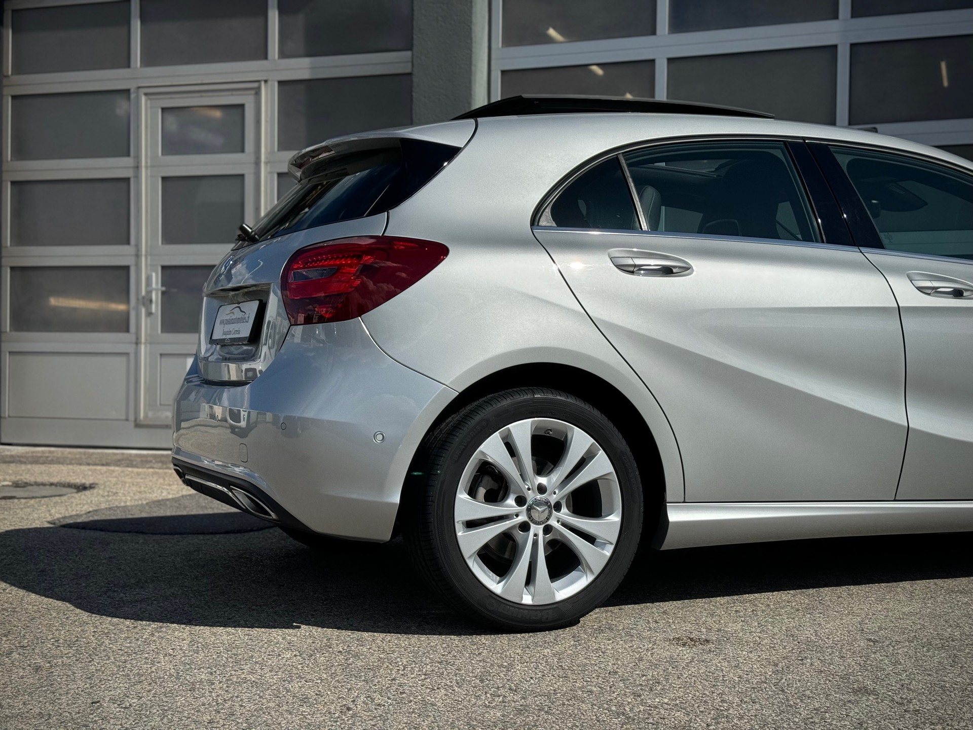 MERCEDES-BENZ A 180 Urban 7G-DCT - Véhicule Suisse (CH)-image-3