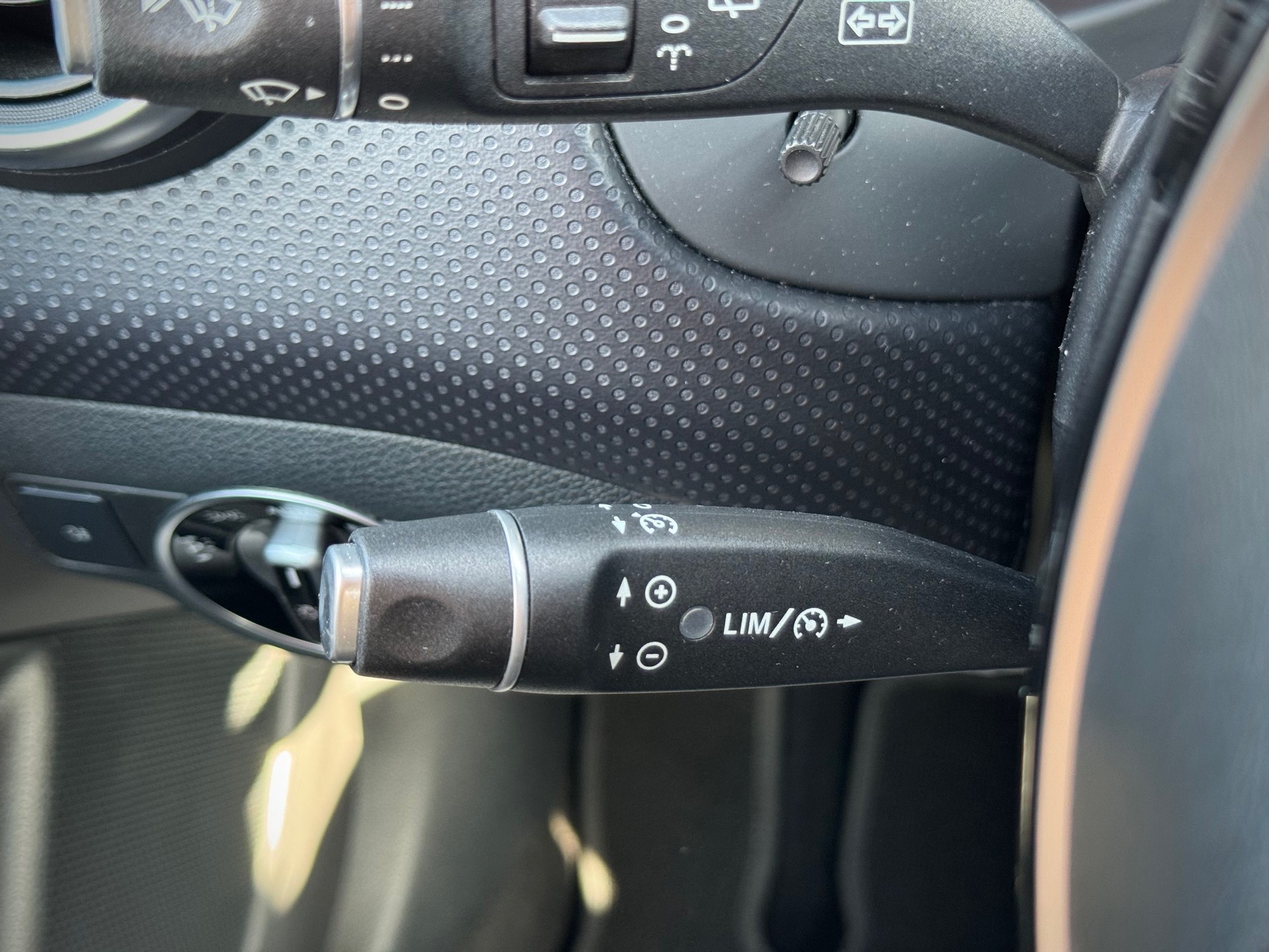 MERCEDES-BENZ A 180 Urban 7G-DCT - Véhicule Suisse (CH)-image-9