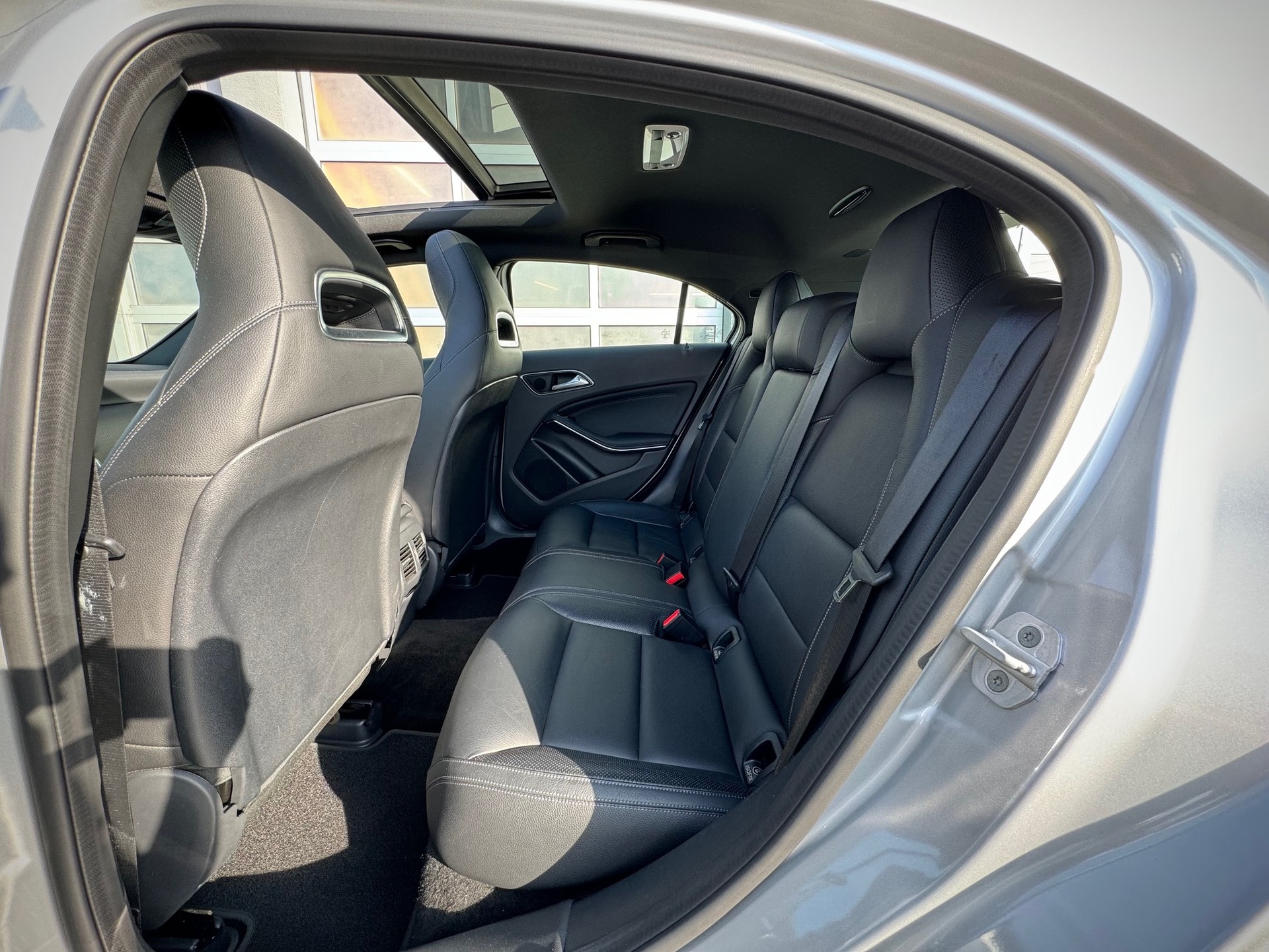 MERCEDES-BENZ A 180 Urban 7G-DCT - Véhicule Suisse (CH)-image-7