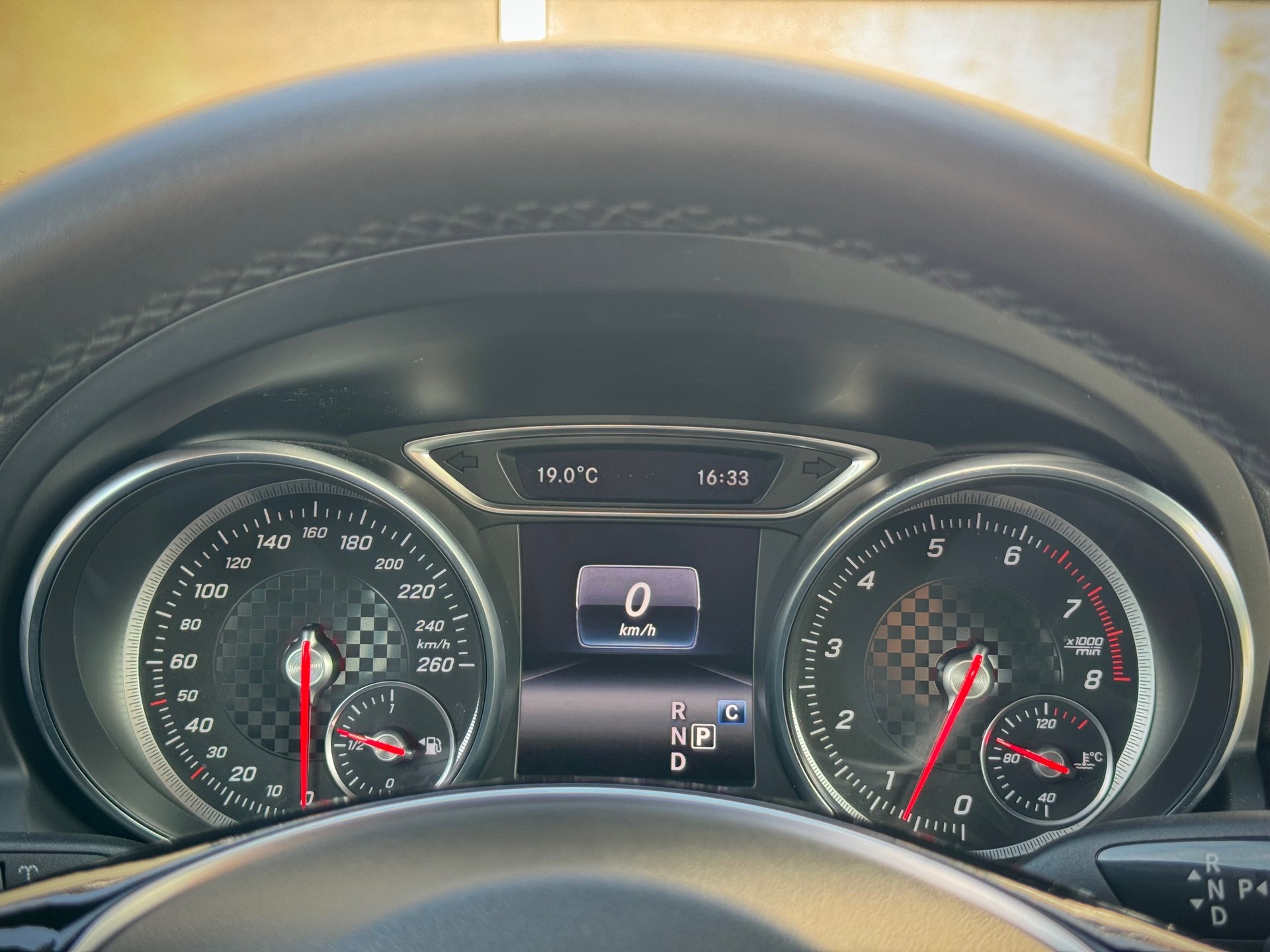 MERCEDES-BENZ A 180 Urban 7G-DCT - Véhicule Suisse (CH)-image-8