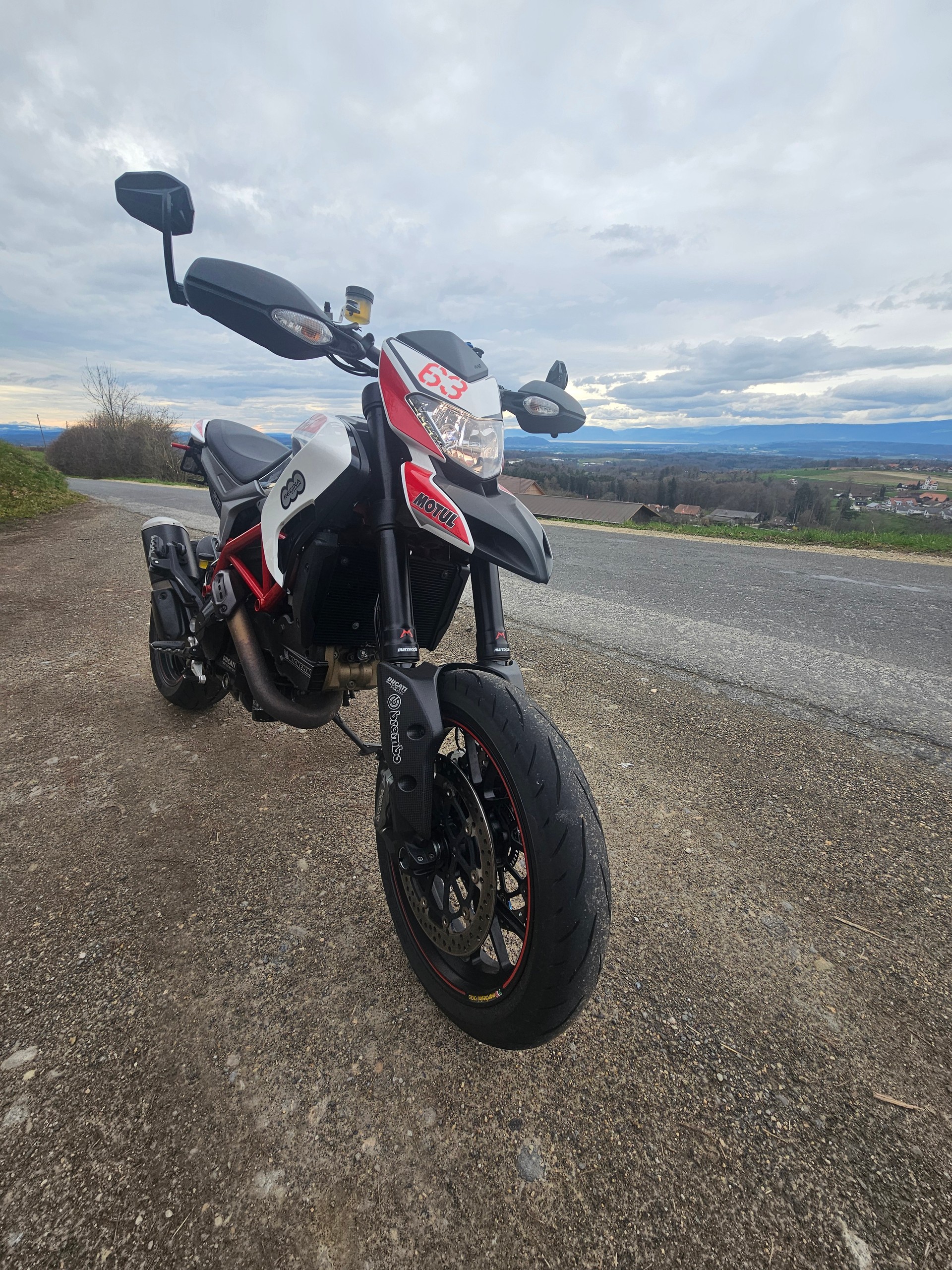 DUCATI Hypermotard 821 SP-image-4