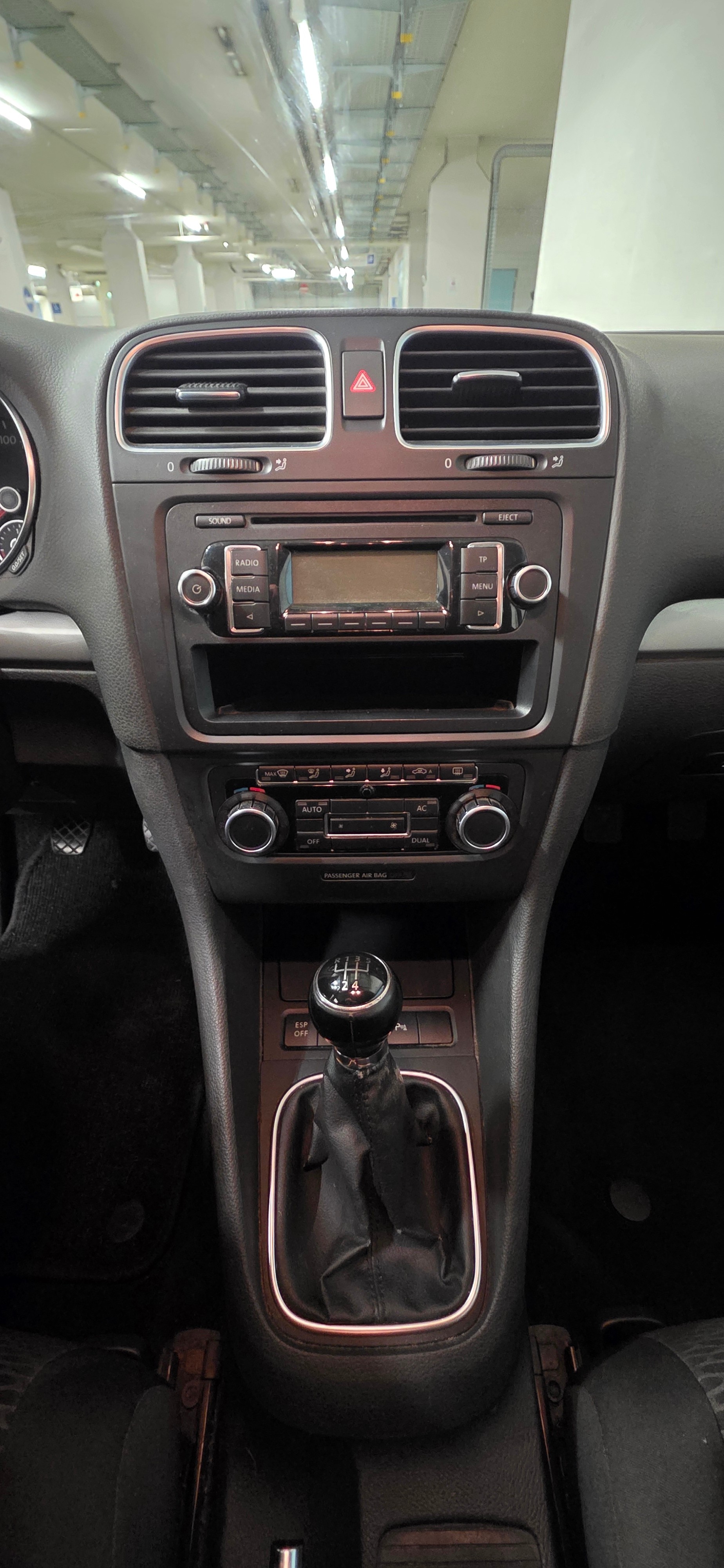 VW Golf 2.0 TDI Trendline-image-12