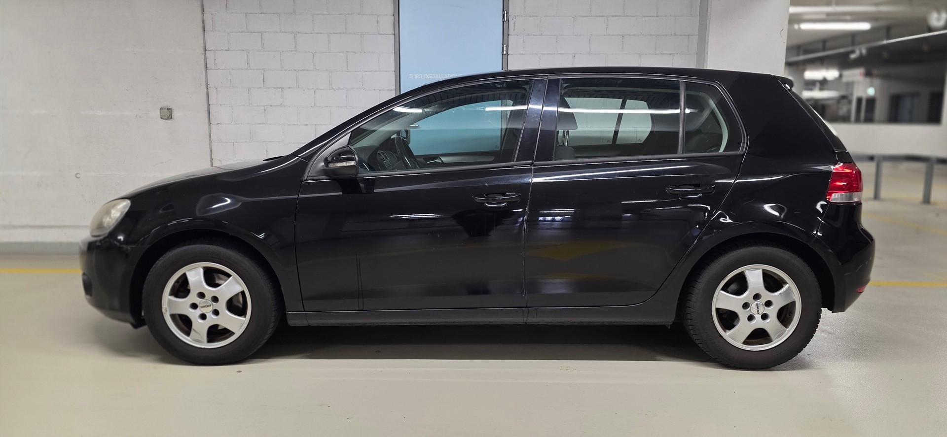 VW Golf 2.0 TDI Trendline-image-1