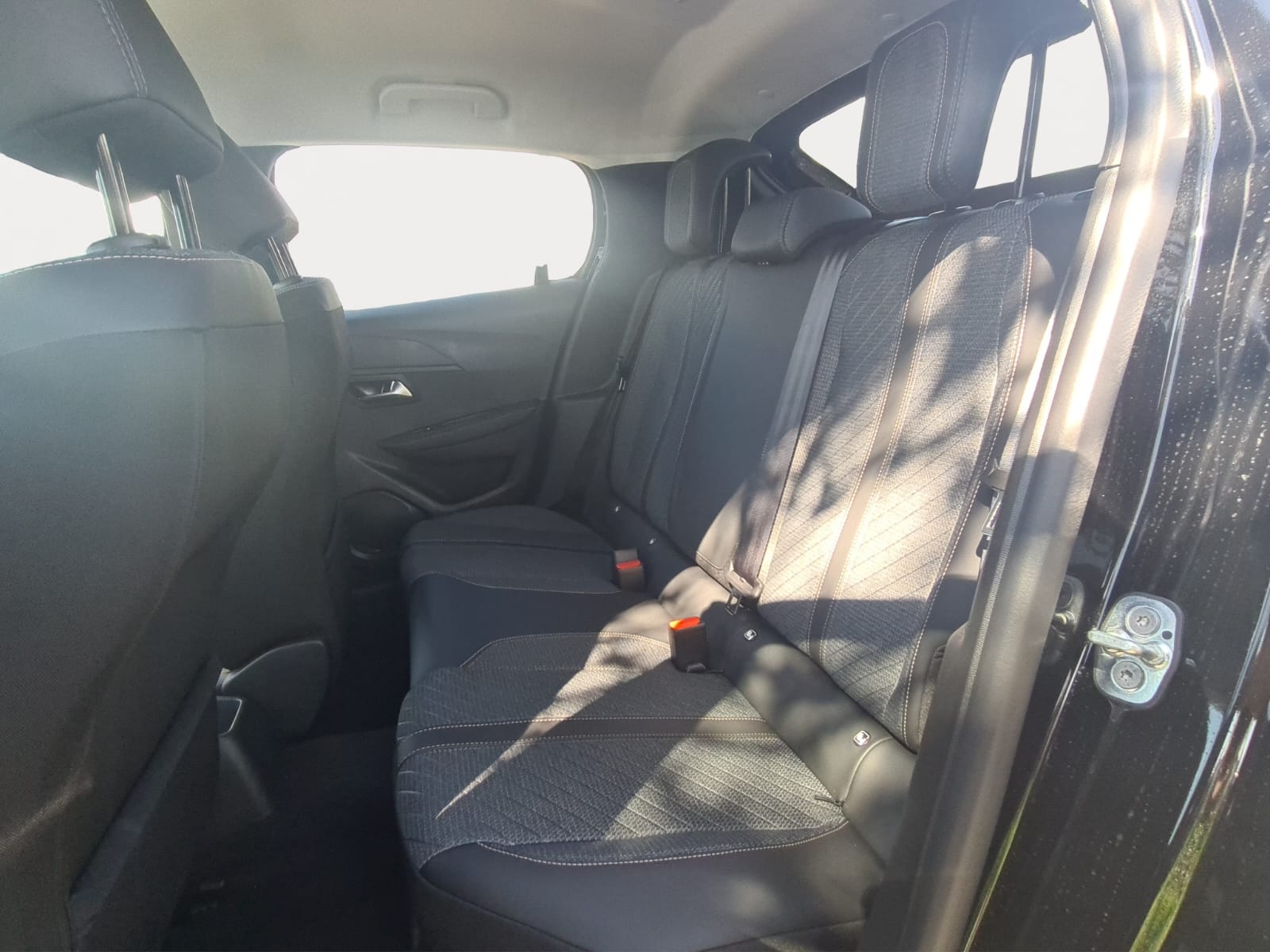 PEUGEOT 208 1.2 PureTech Allure-image-14