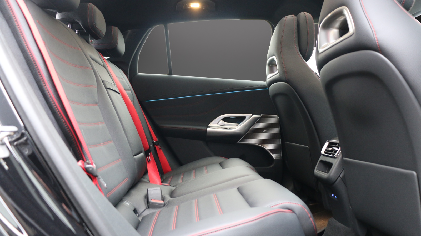 MERCEDES-BENZ GLC 400 4MATIC mit EQ Technologie-image-10