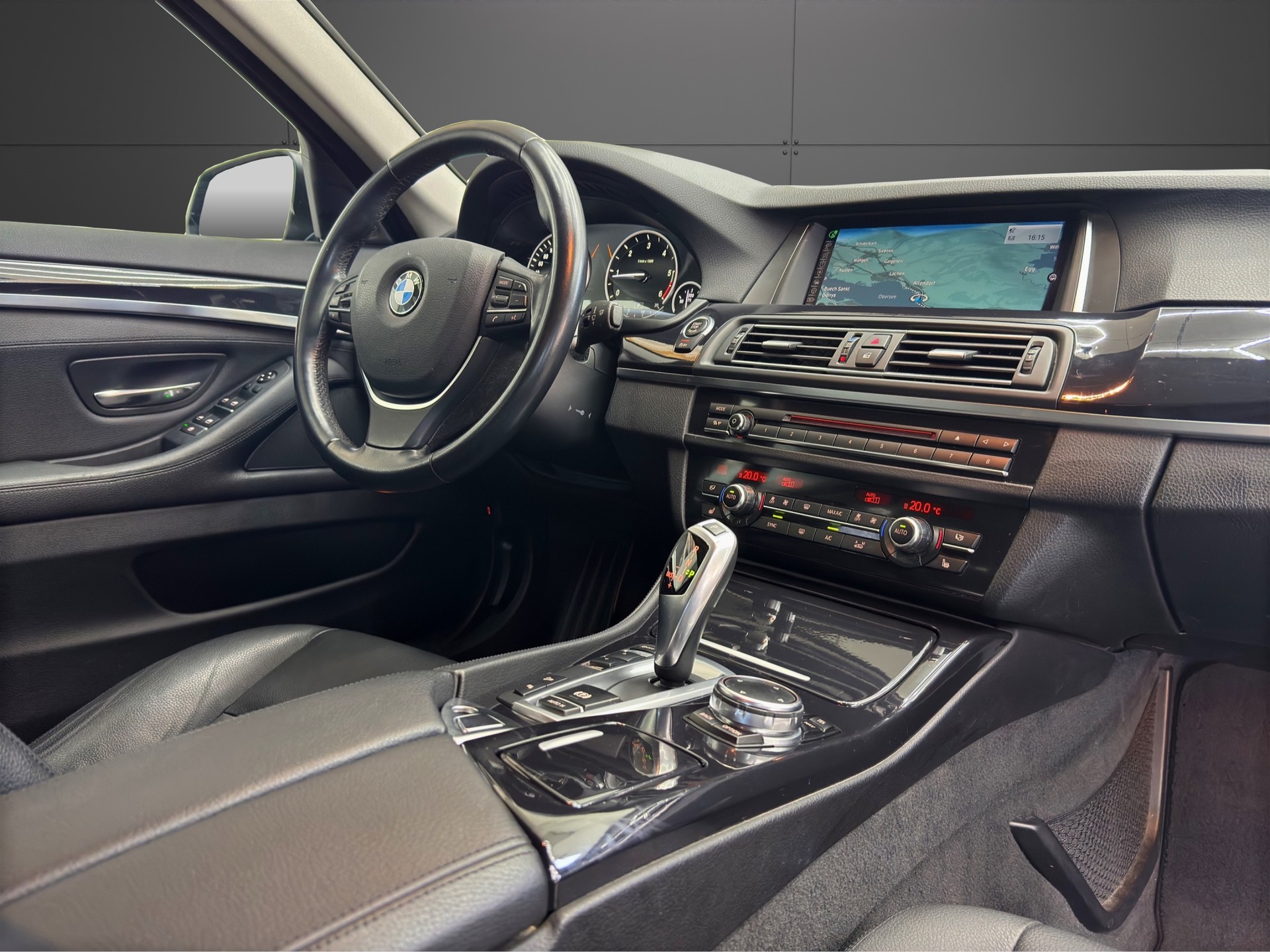 BMW 520d Touring xDrive Steptronic-image-12