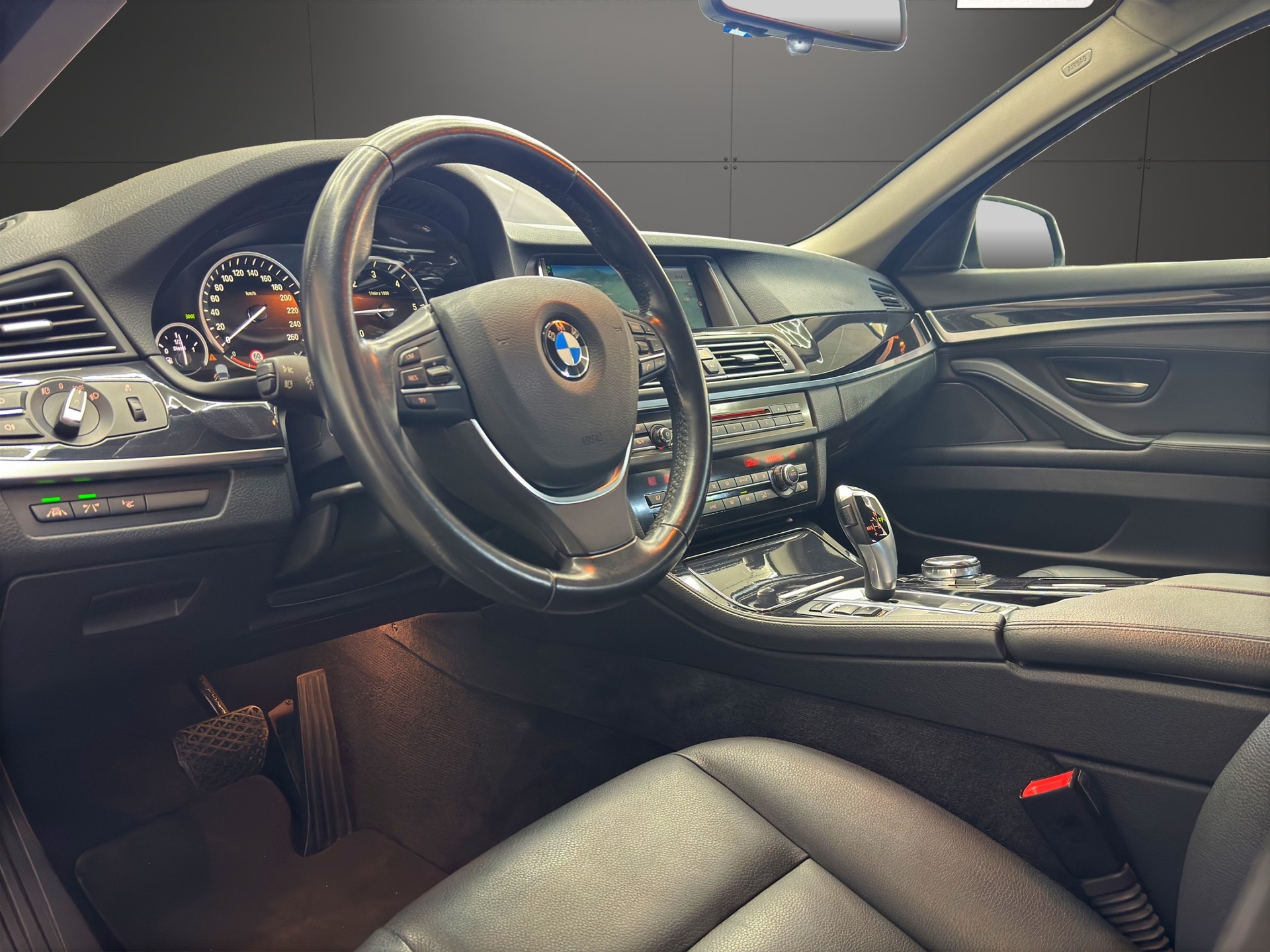 BMW 520d Touring xDrive Steptronic-image-9