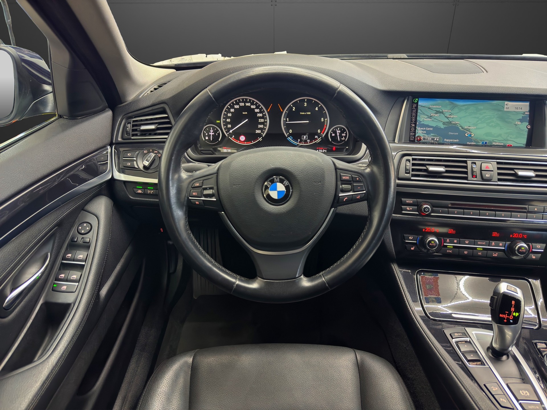 BMW 520d Touring xDrive Steptronic-image-10
