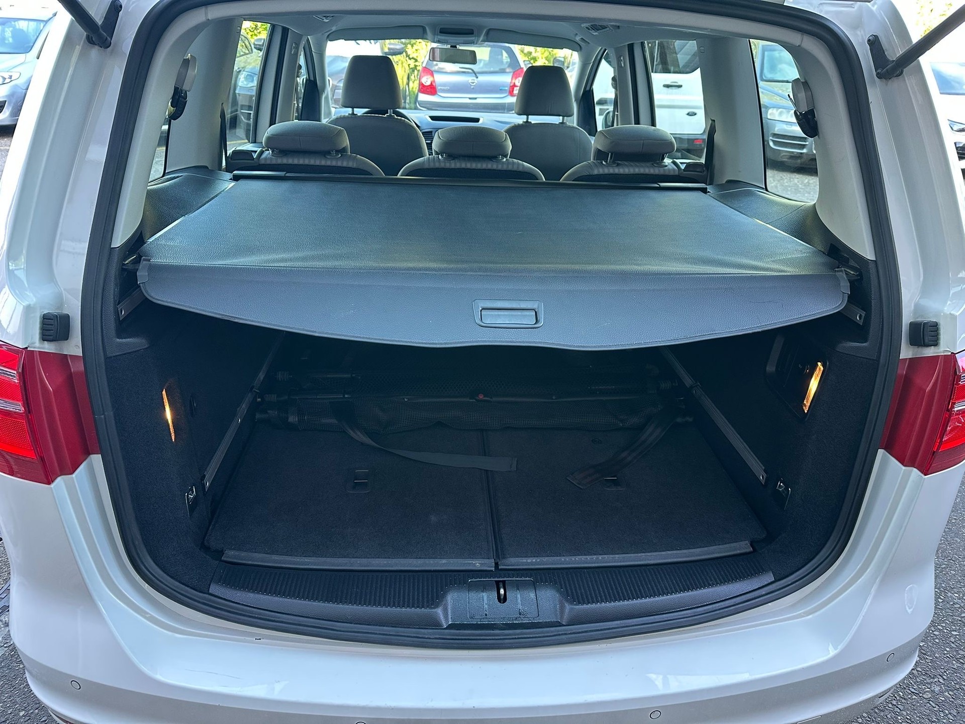 SEAT Alhambra 1.4 TSI Budget-image-14