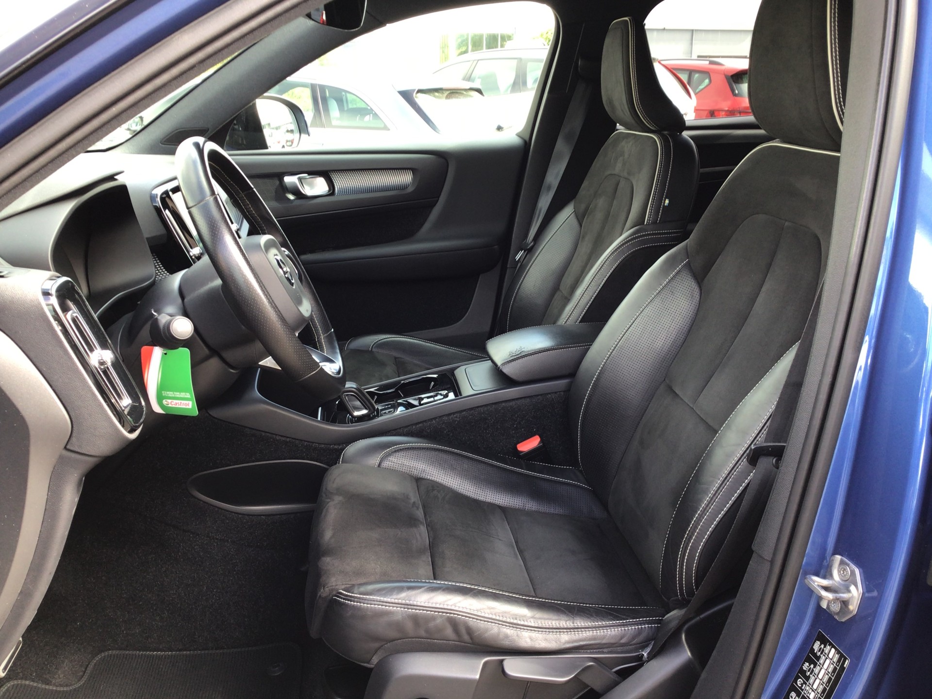 VOLVO XC40 D4 AWD R-Design Geartronic-image-5