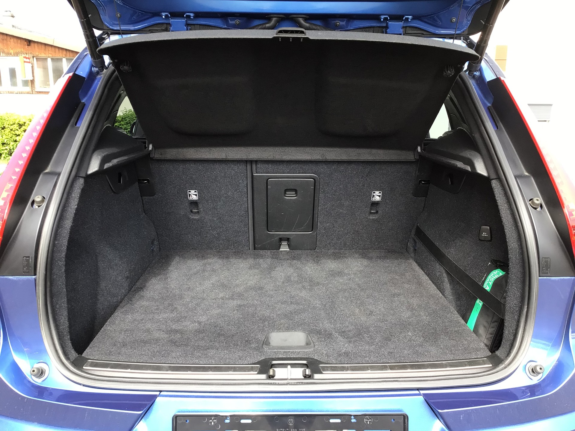VOLVO XC40 D4 AWD R-Design Geartronic-image-11