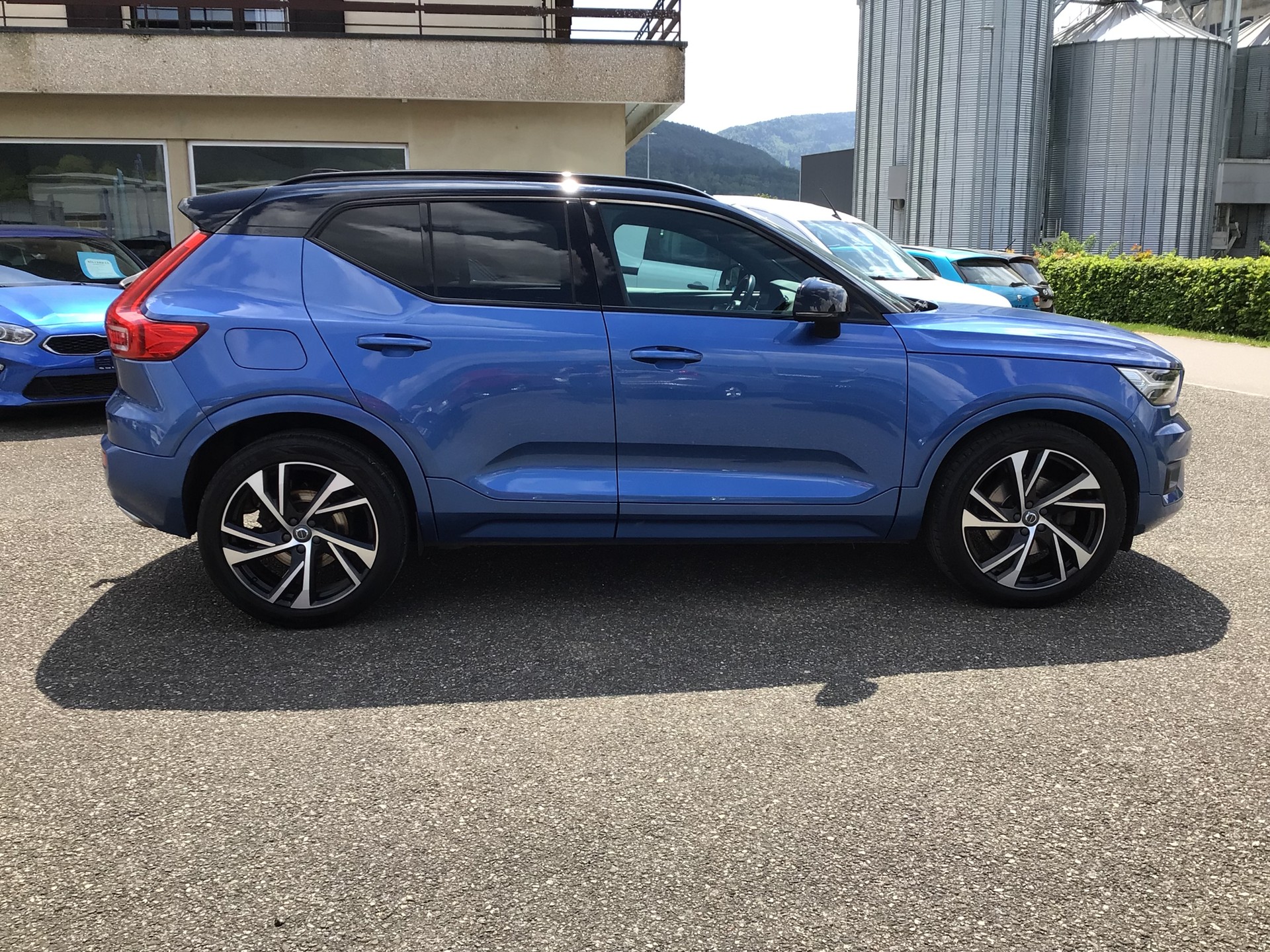 VOLVO XC40 D4 AWD R-Design Geartronic-image-3