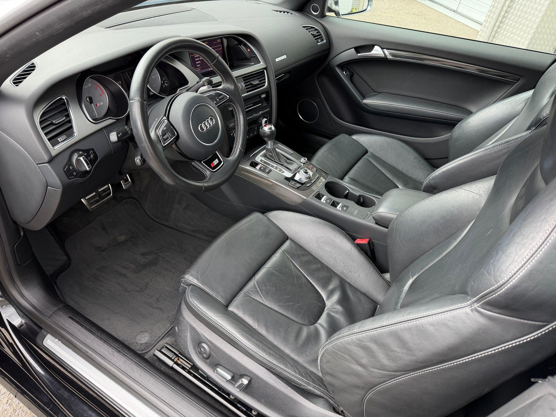 AUDI S5 Cabrio 3.0 TFSI quattro S-tronic-image-4