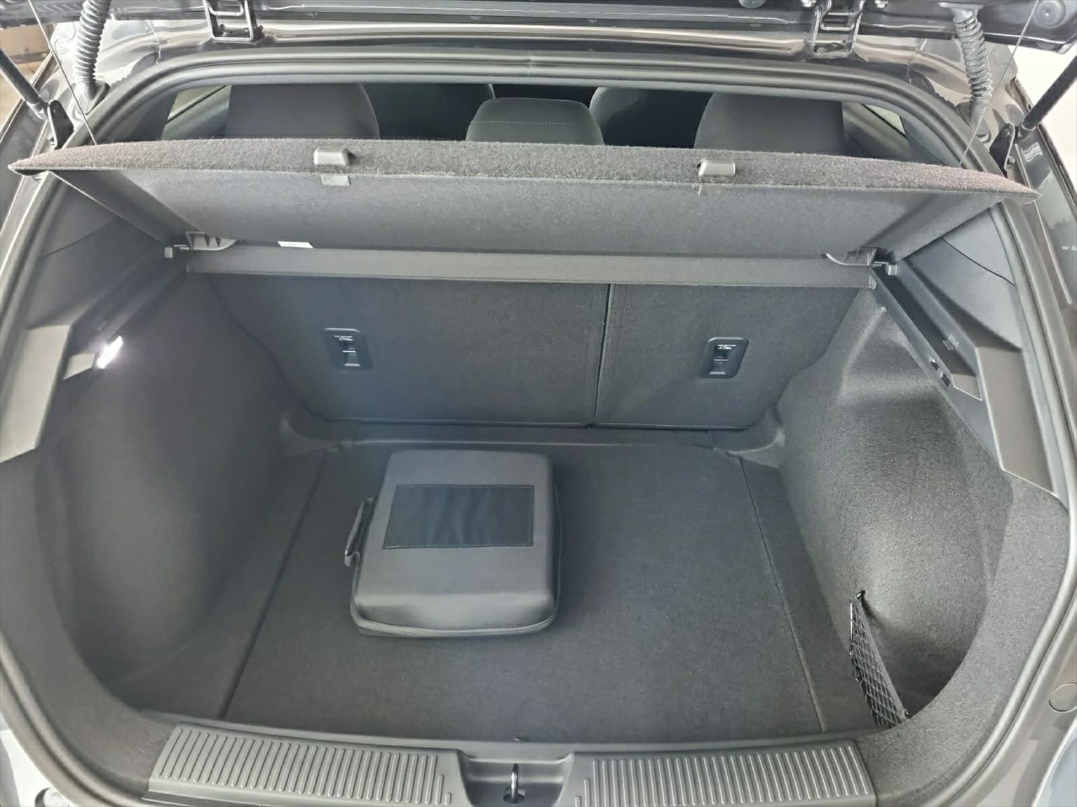 MG MG4 Comfort 64kWh-image-13