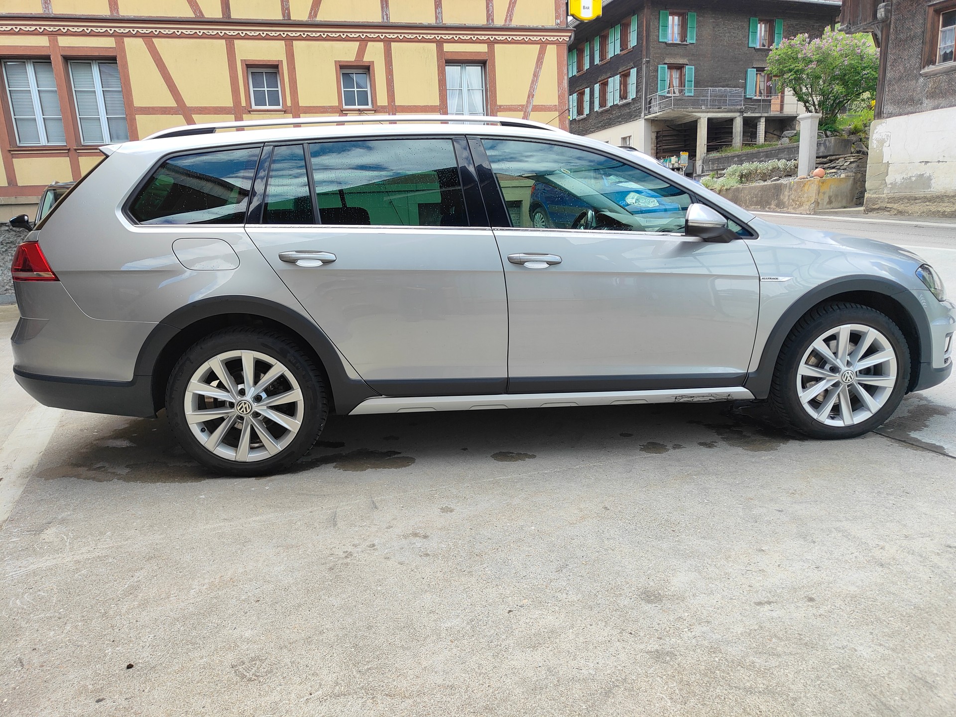 VW Golf 2.0 TDI Alltrack 4Motion-image-5