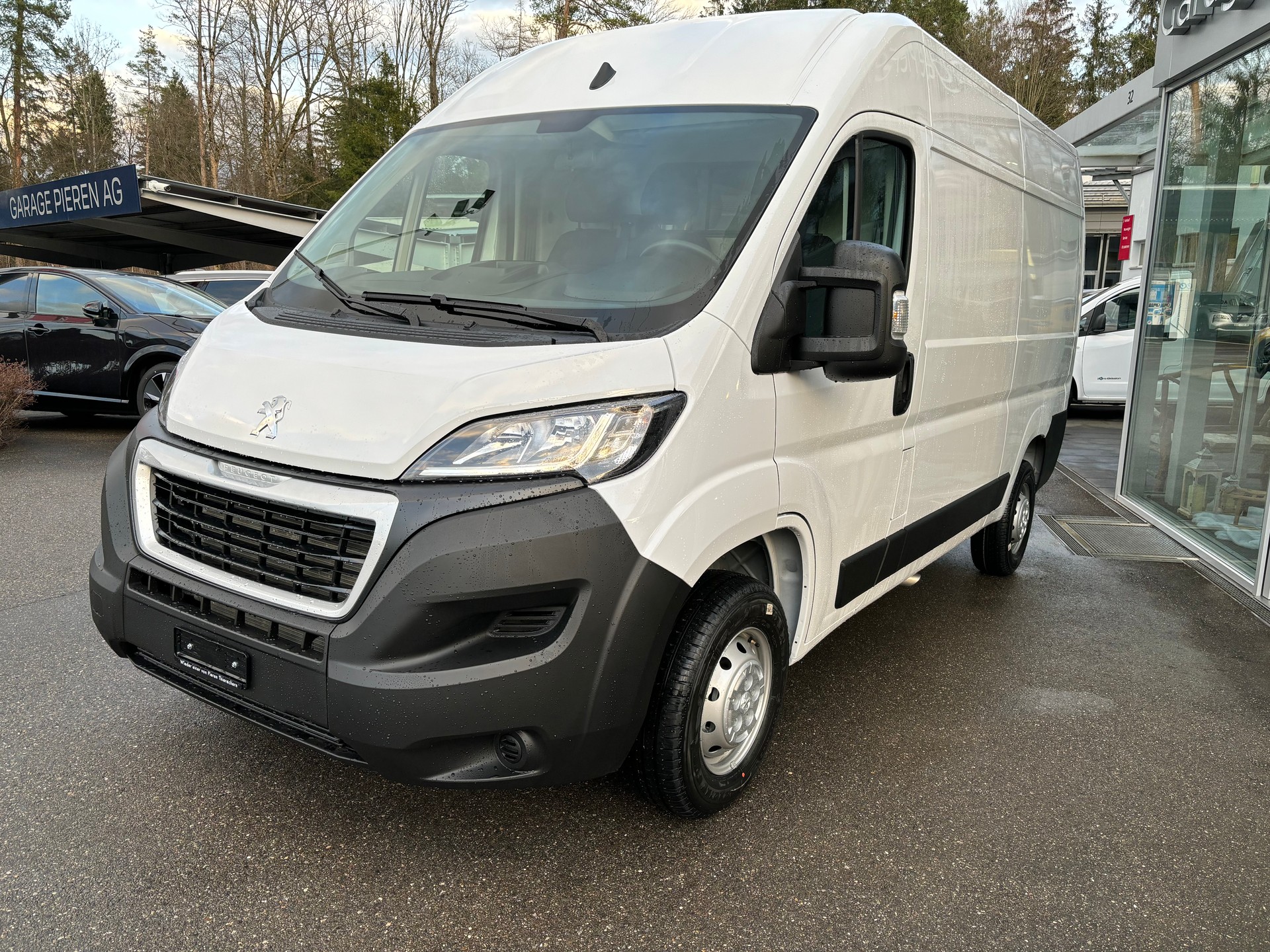 PEUGEOT Boxer 2.2 HDI 335 L2H2-image-1