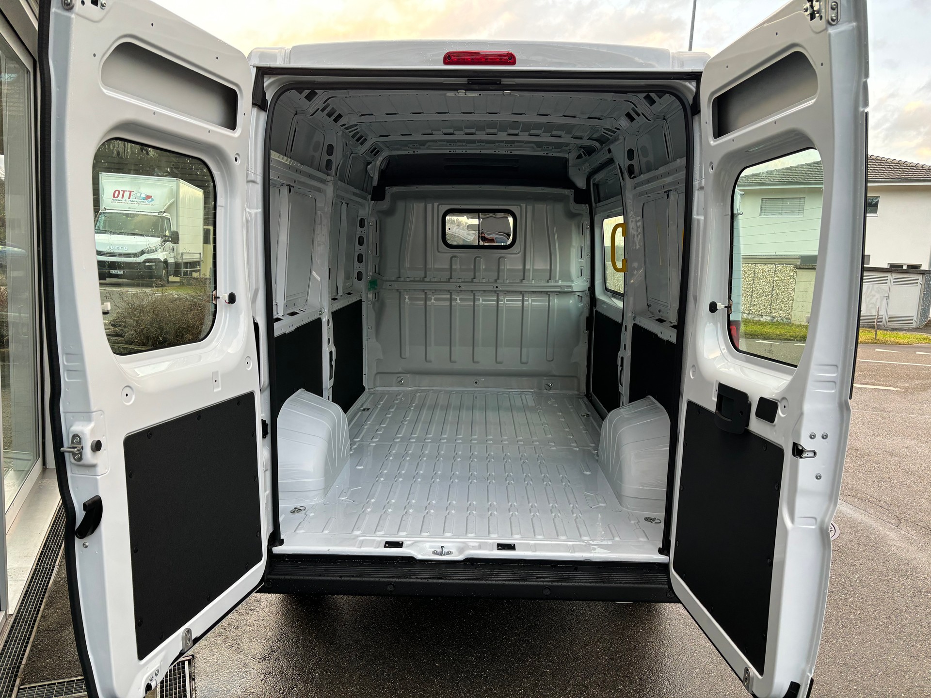 PEUGEOT Boxer 2.2 HDI 335 L2H2-image-4