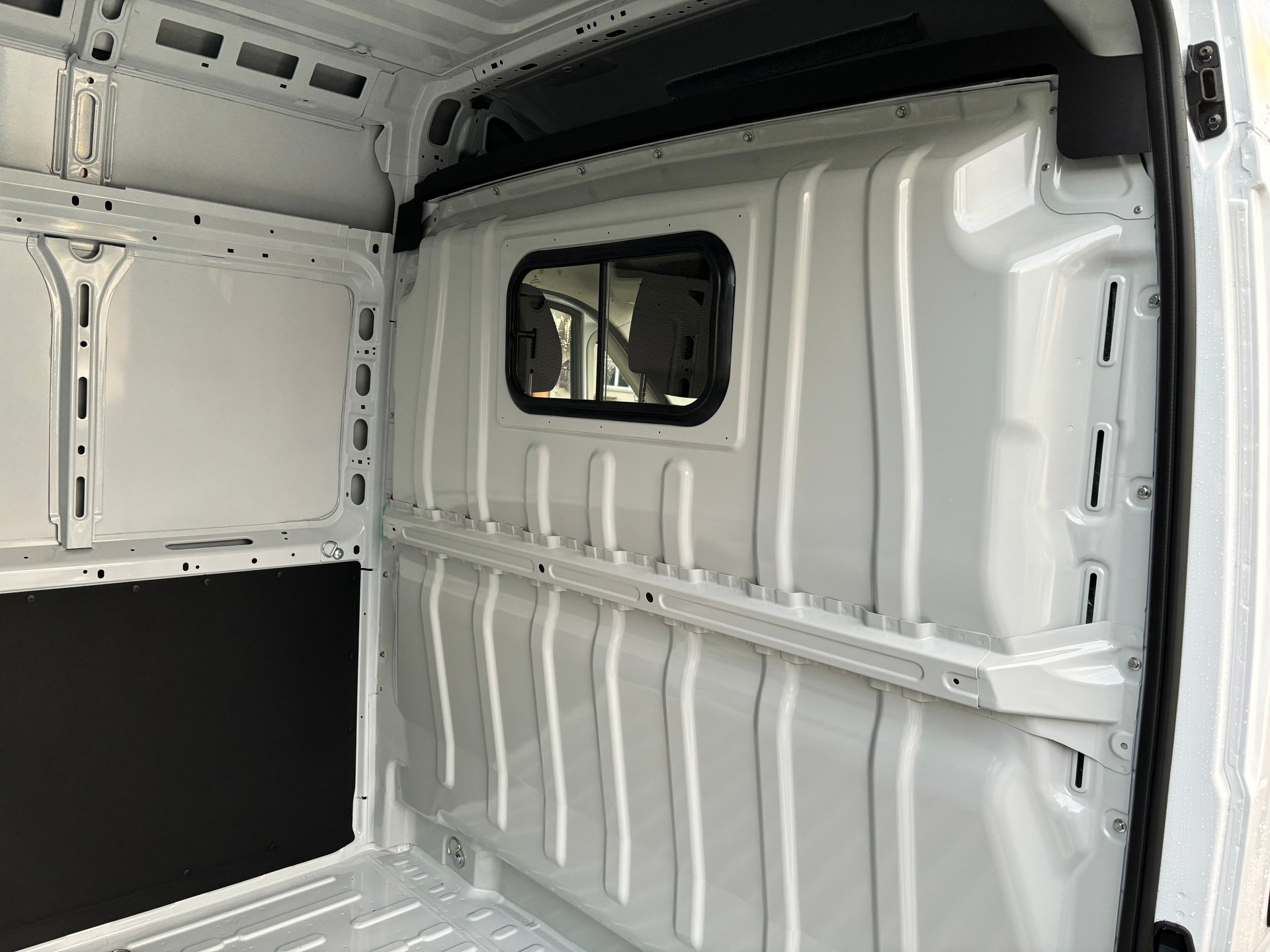 PEUGEOT Boxer 2.2 HDI 335 L2H2-image-8