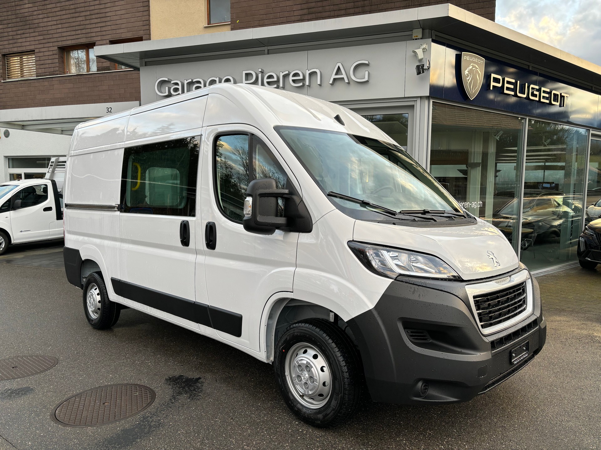 PEUGEOT Boxer 2.2 HDI 335 L2H2