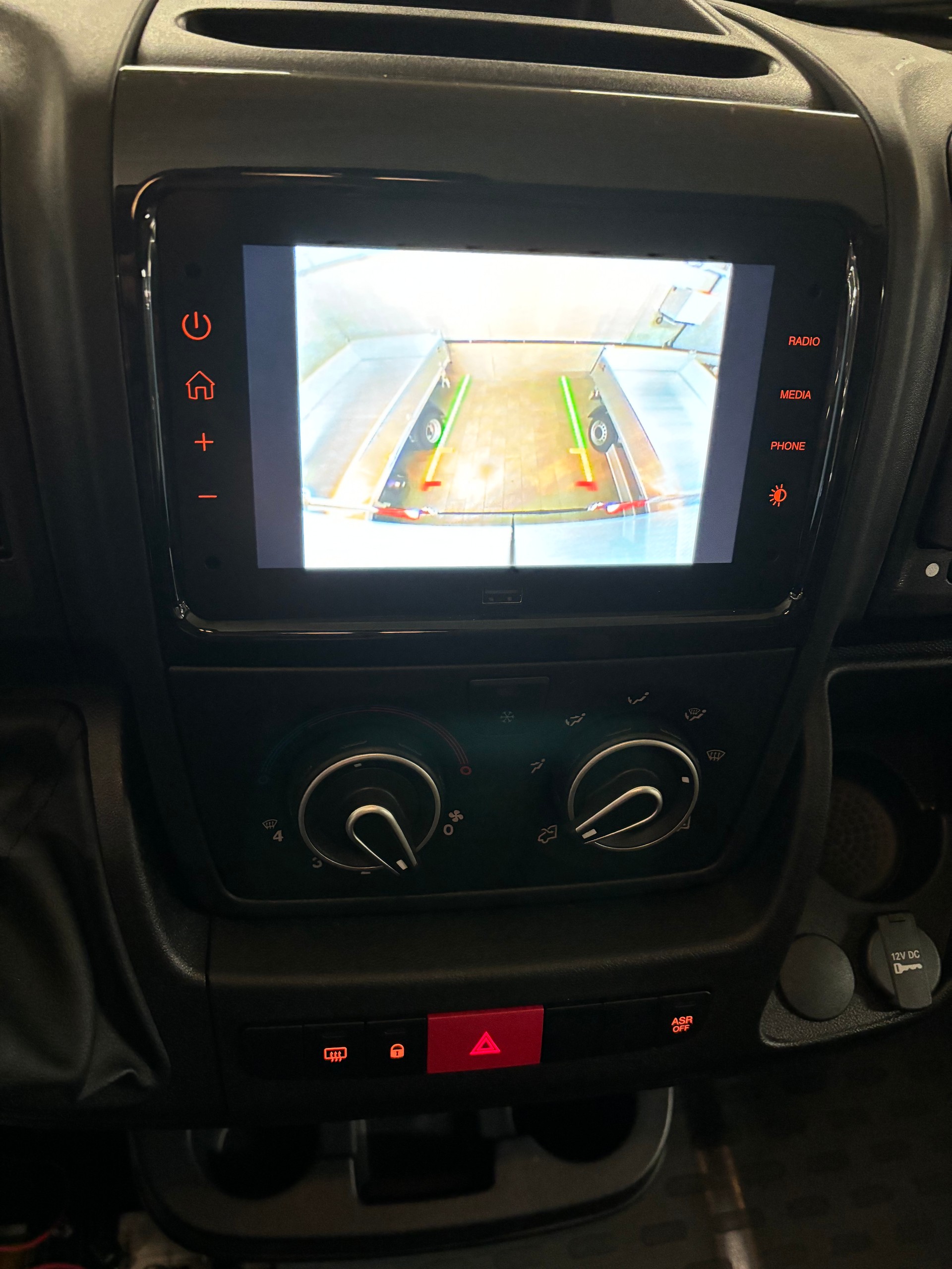 PEUGEOT Boxer 2.2 HDI 335 L2H2-image-12