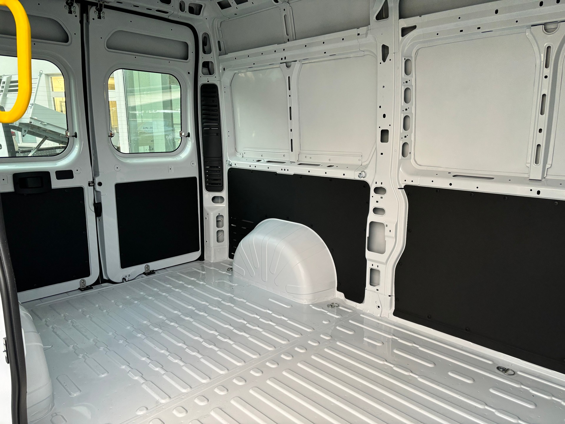 PEUGEOT Boxer 2.2 HDI 335 L2H2-image-7