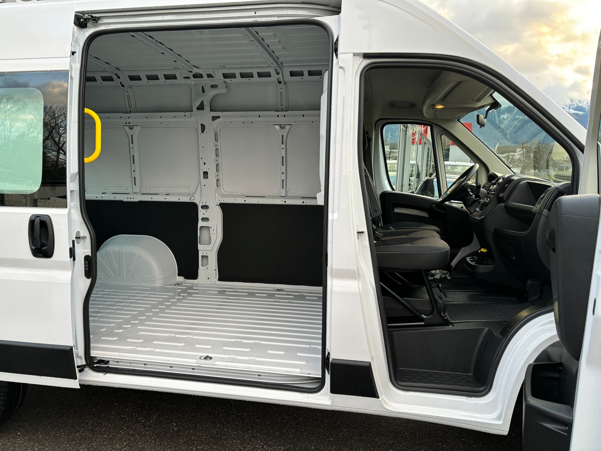 PEUGEOT Boxer 2.2 HDI 335 L2H2-image-6