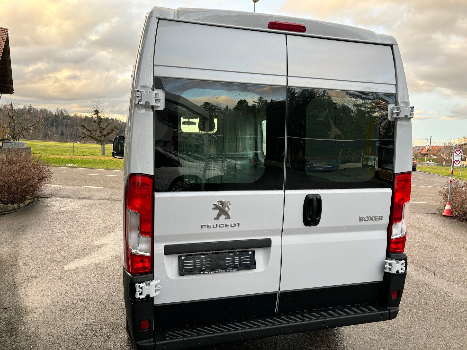 PEUGEOT Boxer 2.2 HDI 335 L2H2-image-2