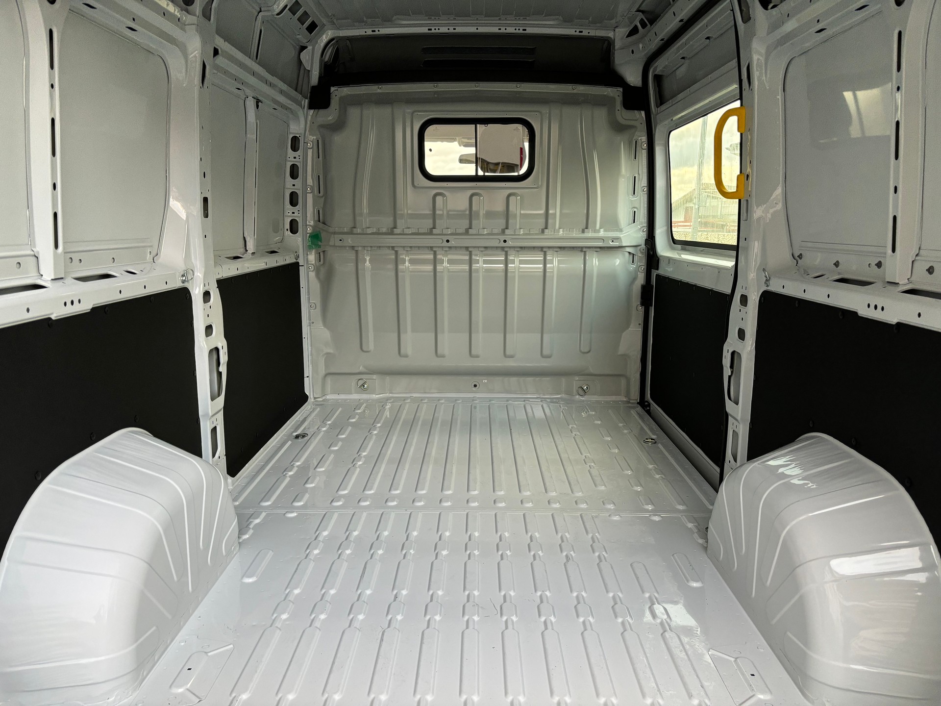 PEUGEOT Boxer 2.2 HDI 335 L2H2-image-5