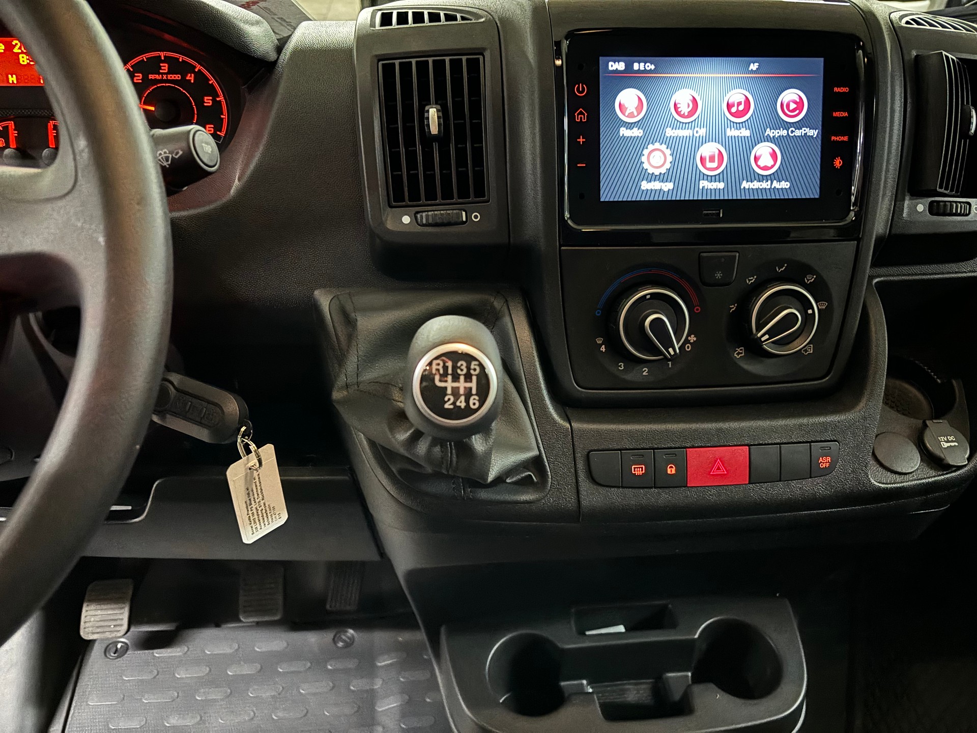 PEUGEOT Boxer 2.2 HDI 335 L2H2-image-13