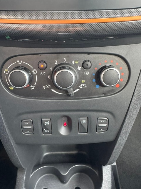 DACIA Sandero Tce 90 Stepway Unlimited Automatic-image-12