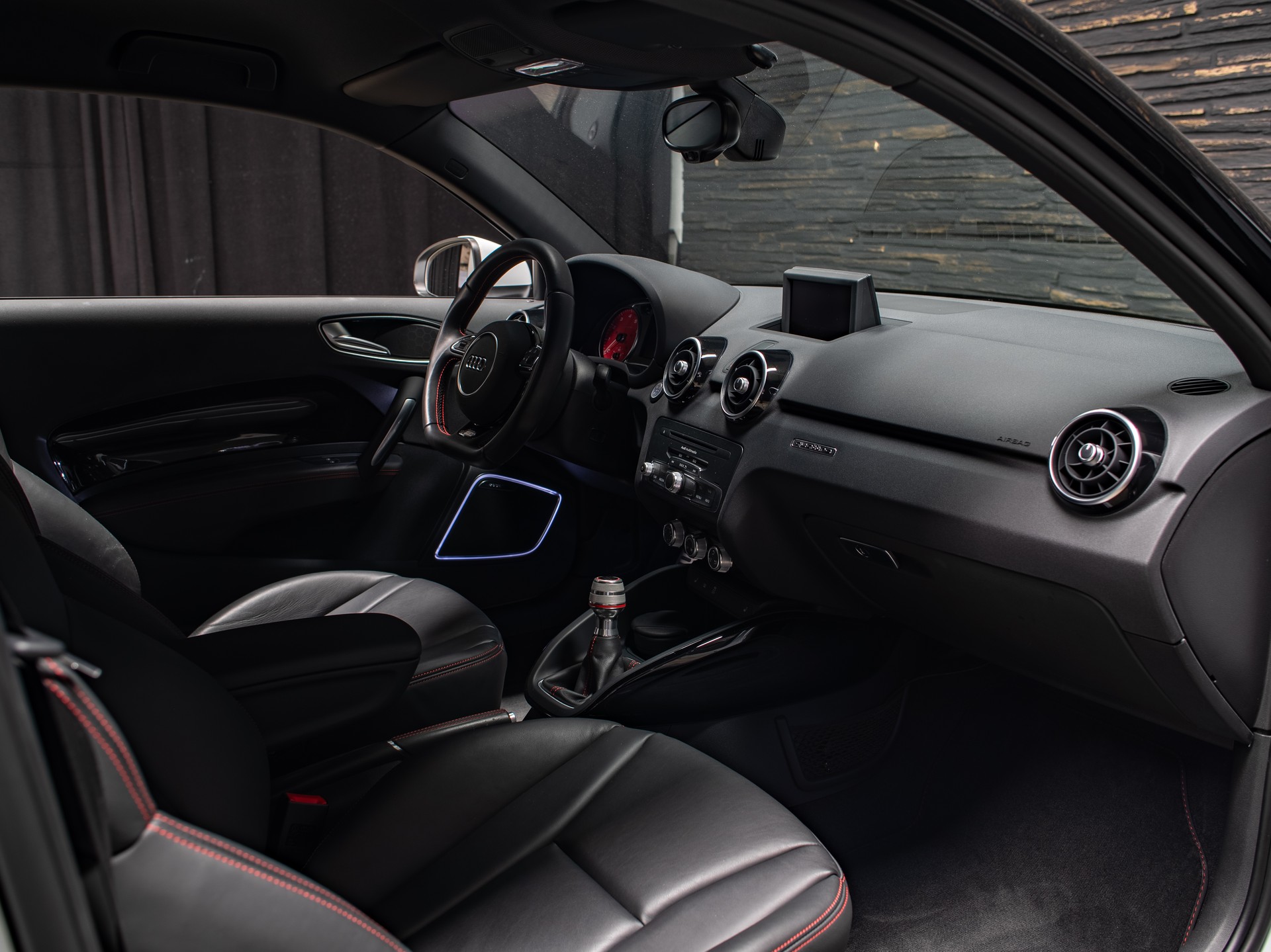 AUDI A1 2.0 TFSI Limited Edition quattro * 1 von 333 *-image-8