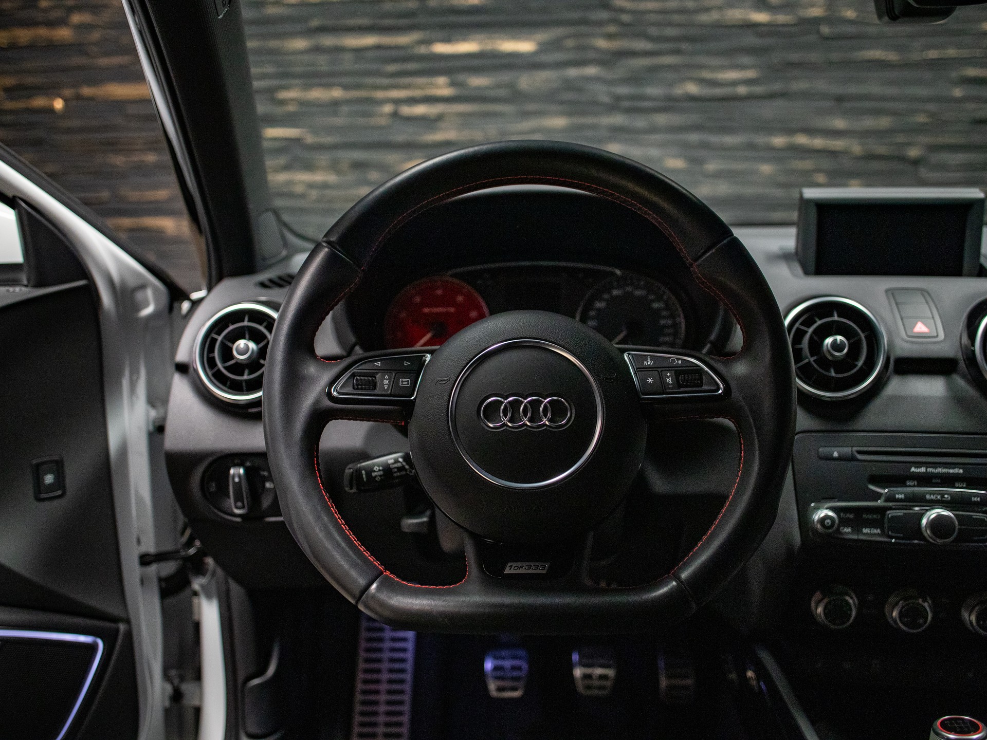 AUDI A1 2.0 TFSI Limited Edition quattro * 1 von 333 *-image-6