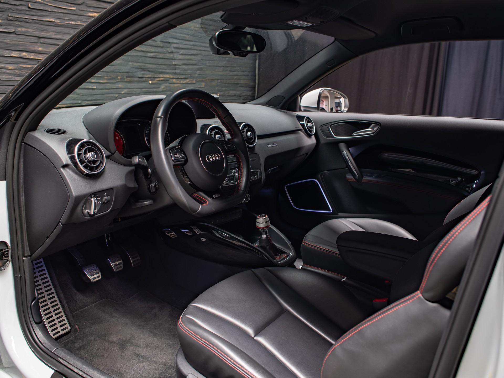 AUDI A1 2.0 TFSI Limited Edition quattro * 1 von 333 *-image-25
