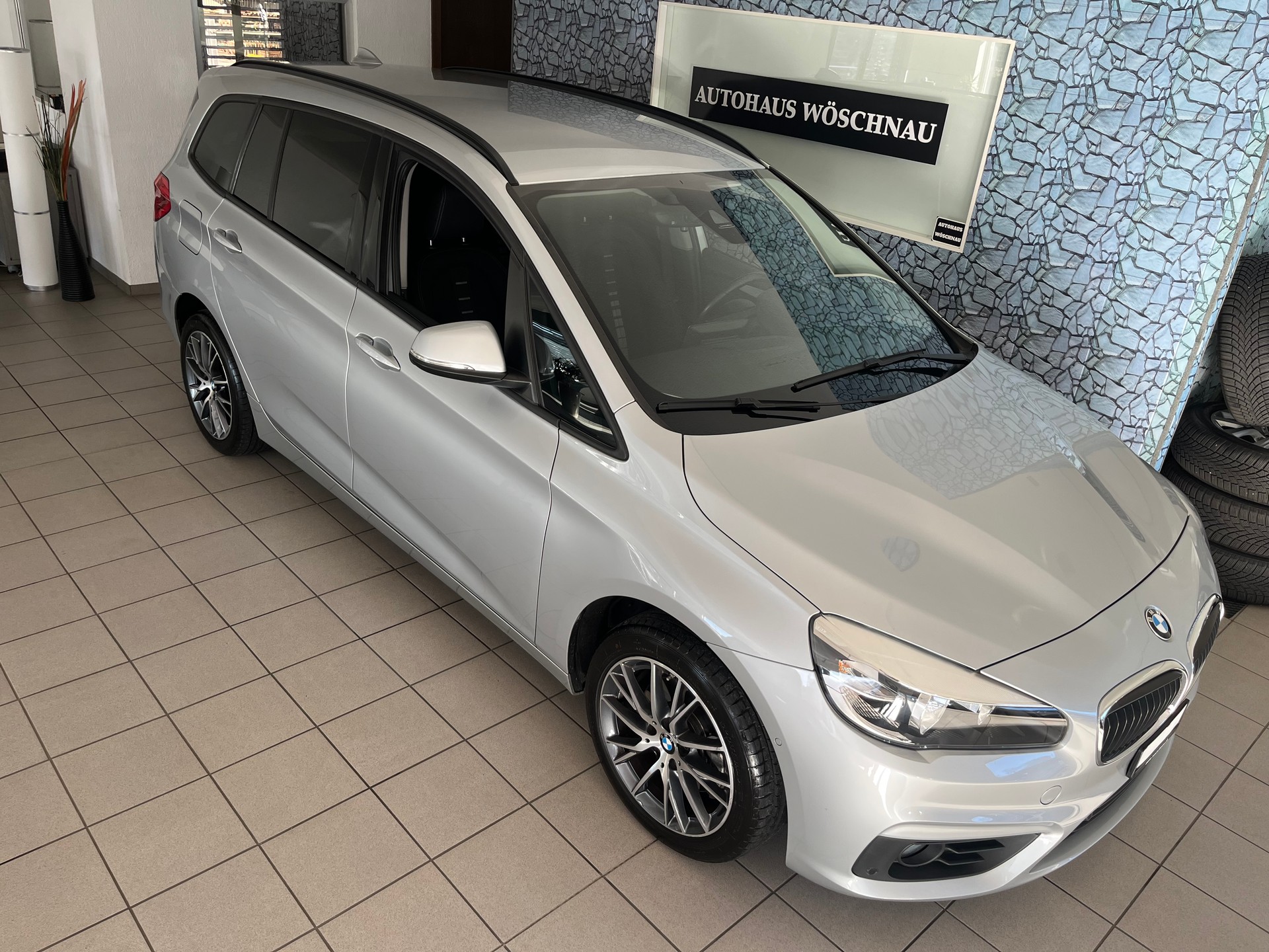 BMW 218d Gran Tourer Steptronic-image-5