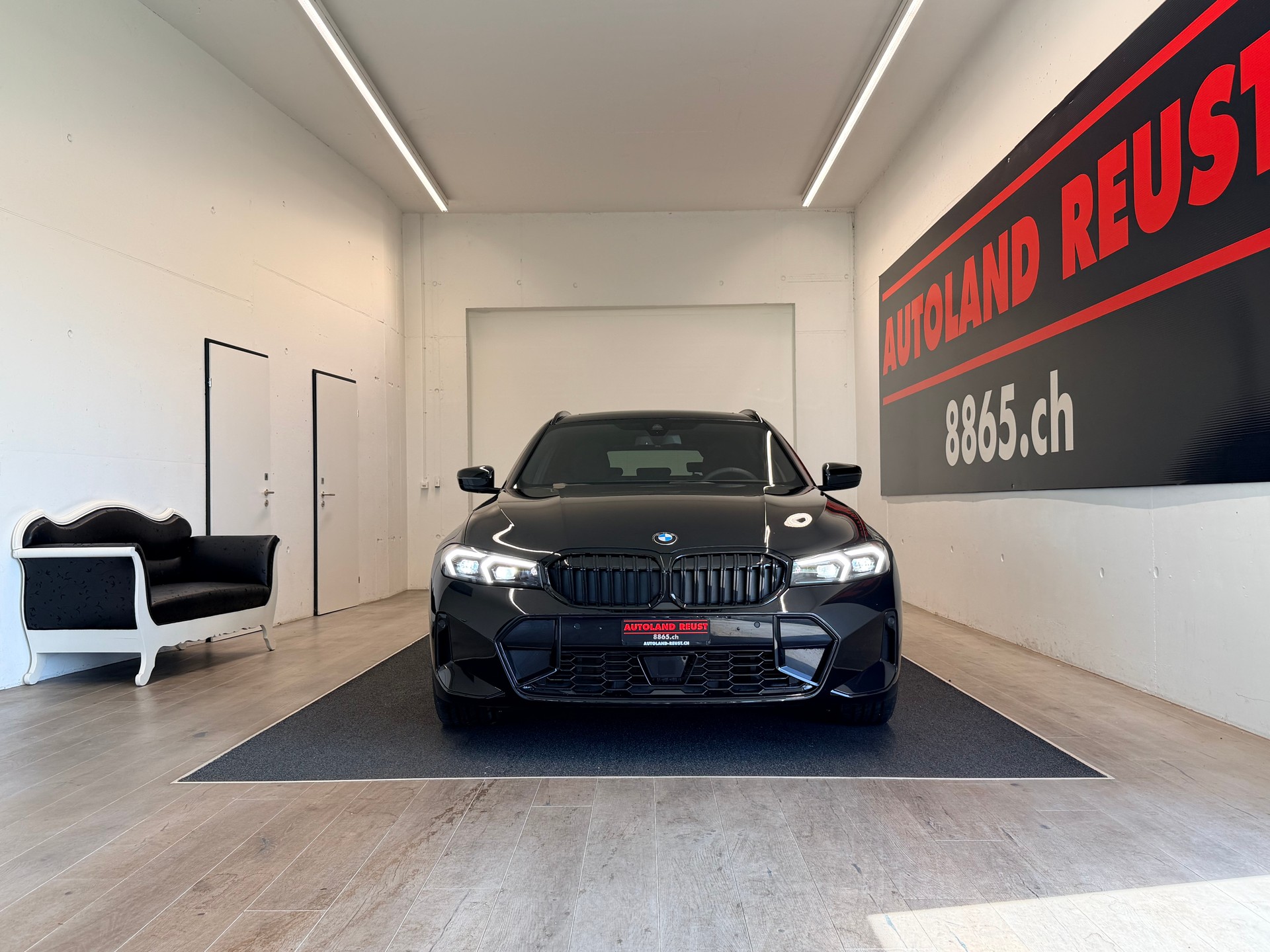 BMW 330i Touring xDrive Steptronic M Sport Pro-image-1