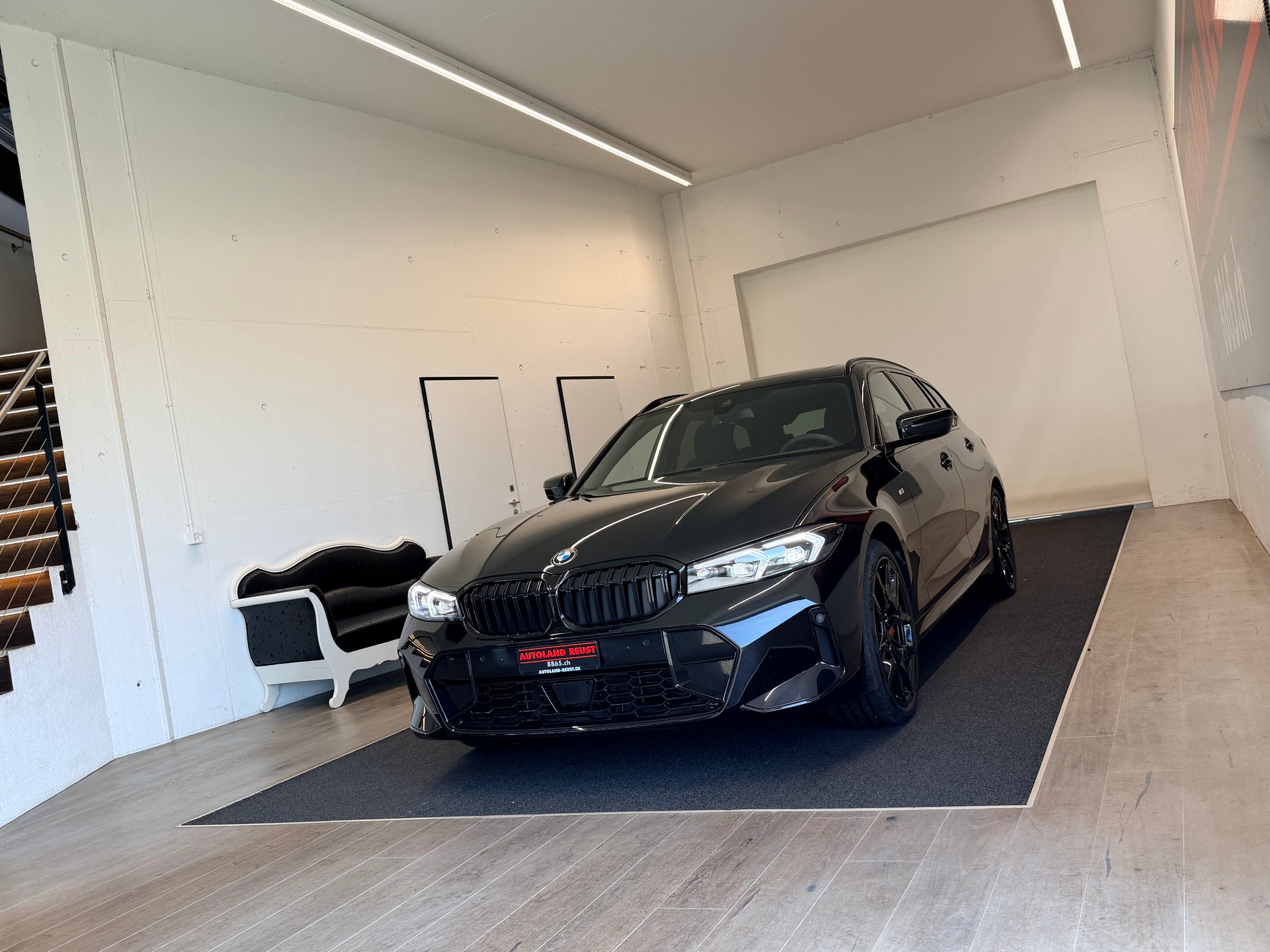BMW 330i Touring xDrive Steptronic M Sport Pro-image-2